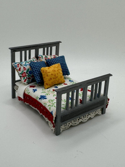 DOLLS HOUSE MINIATURES -   1/24th / 1:24th / Half Inch Scale  - double bed