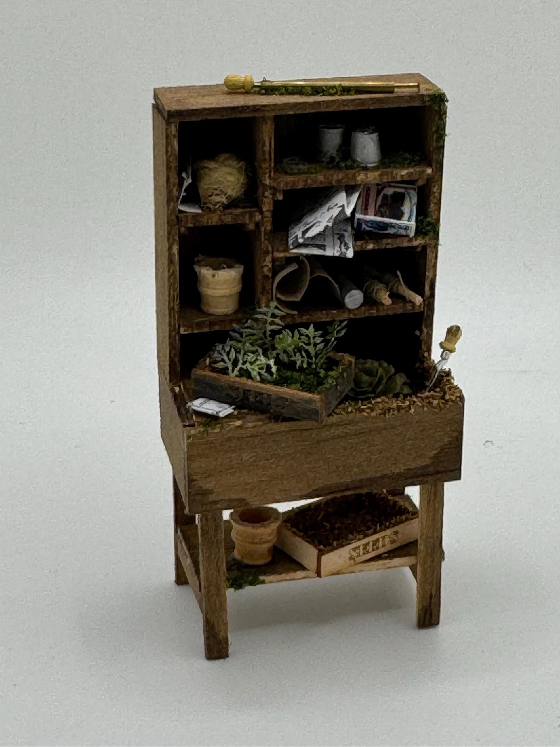 DOLLS HOUSE MINIATURES -   1/24th / 1:24th / Half Inch Scale  - Gardeners Potting Bench