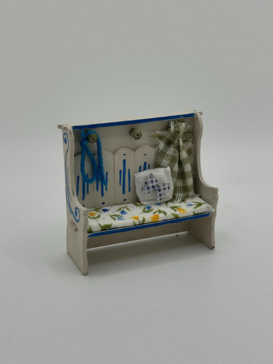 DOLLS HOUSE MINIATURES -   1/24th / 1:24th / Half Inch Scale  - settle