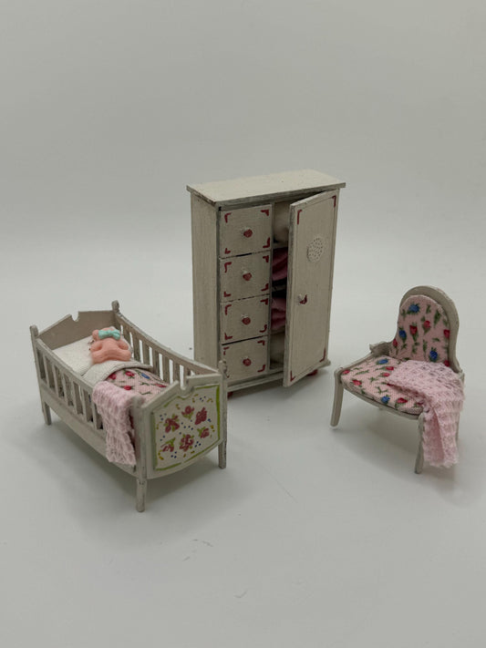 DOLLS HOUSE MINIATURES -   1/24th / 1:24th / Half Inch Scale  - nursery set ( 3 pcs)