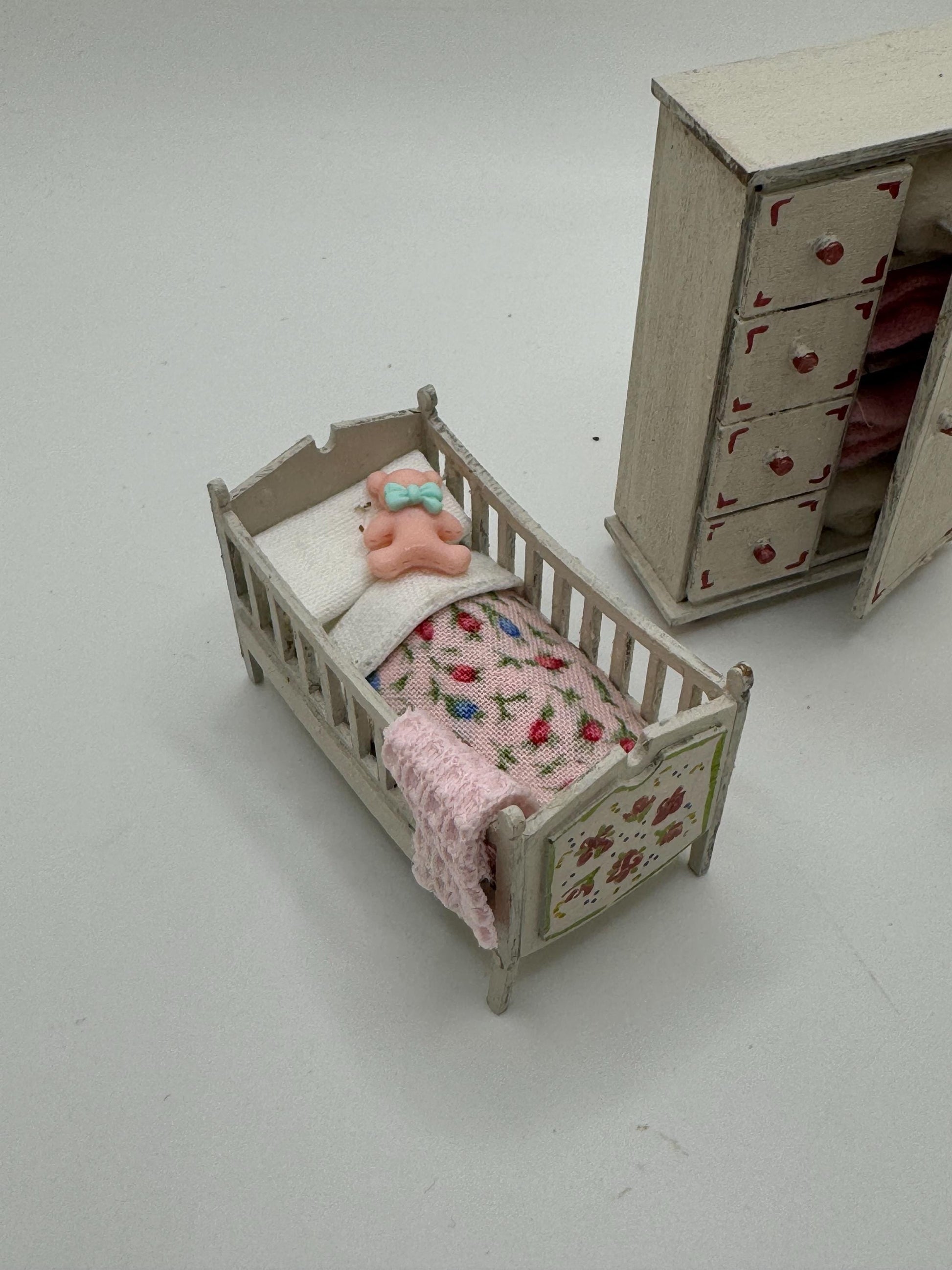 DOLLS HOUSE MINIATURES -   1/24th / 1:24th / Half Inch Scale  - nursery set ( 3 pcs)