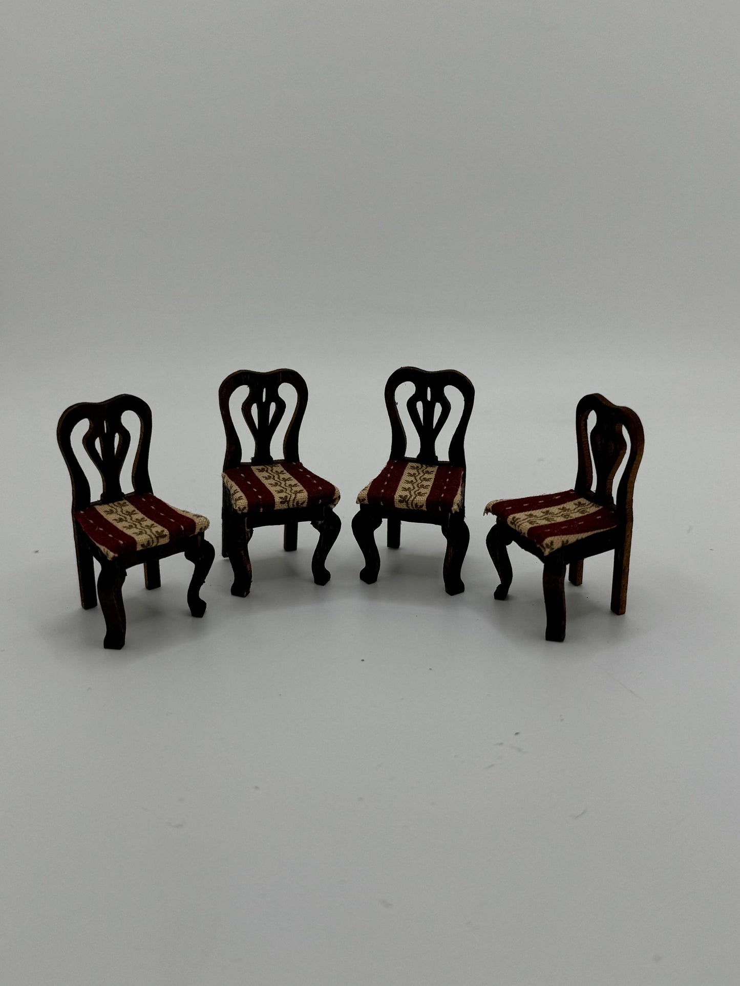 DOLLS HOUSE MINIATURES -   1/24th / 1:24th / Half Inch Scale  s/4 dining chairs