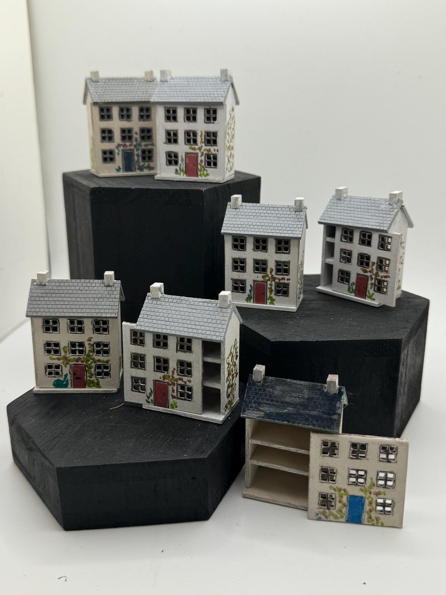 Dolls House Miniatures - 1/24th / 1:24 / Quarter Inch Scale DollsHouse x1 (2 sizes)