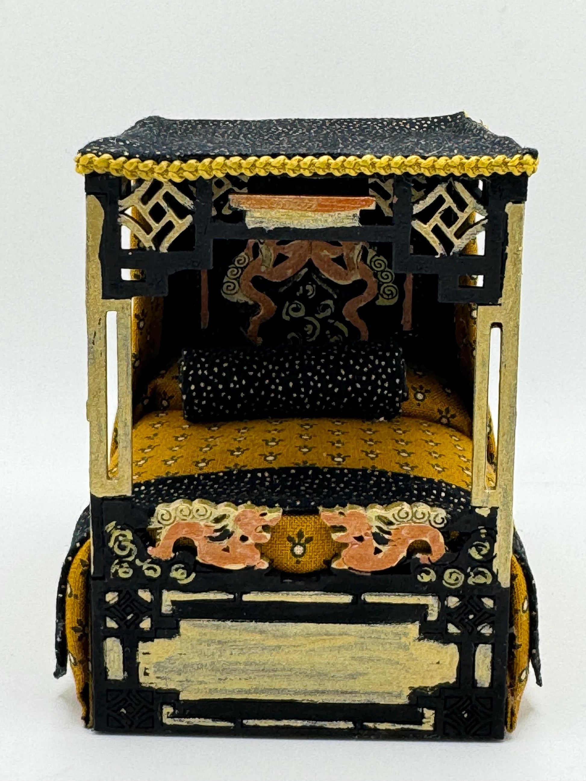 DOLLS HOUSE MINIATURES -   1/24th / 1:24th / Half Inch Scale  - four poster bed