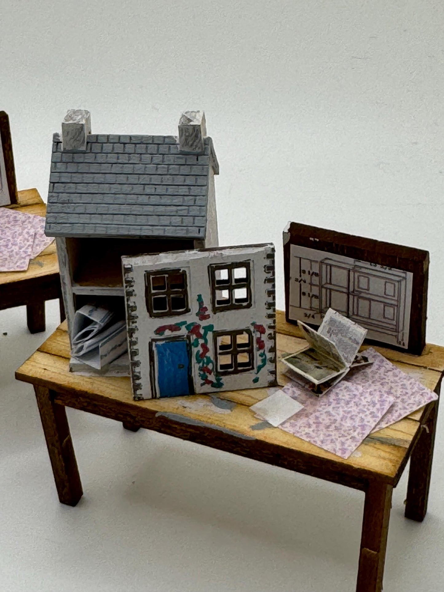 DOLLS HOUSE MINIATURES -   1/24th / 1:24th / Half Inch Scale  - dolls house making table x 1