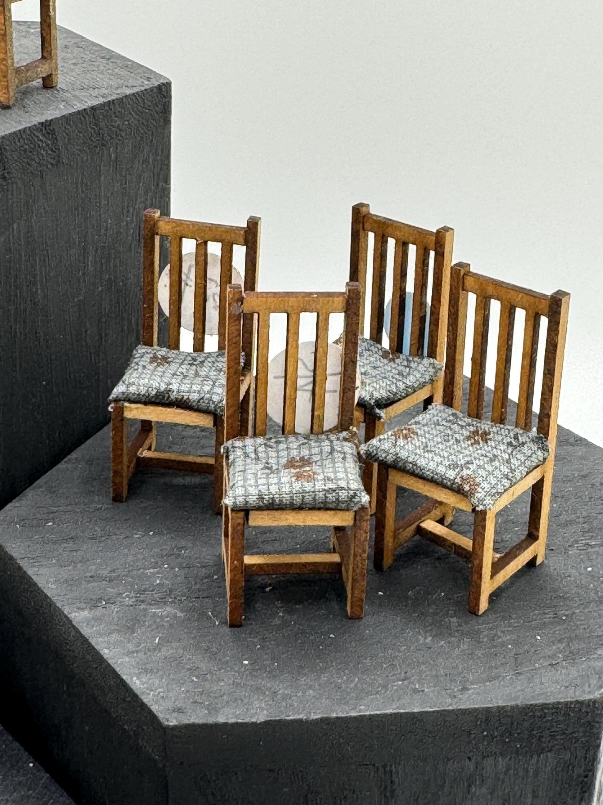 DOLLS HOUSE MINIATURES -   1/24th / 1:24th / Half Inch Scale  s/4 dining chairs (4 options)