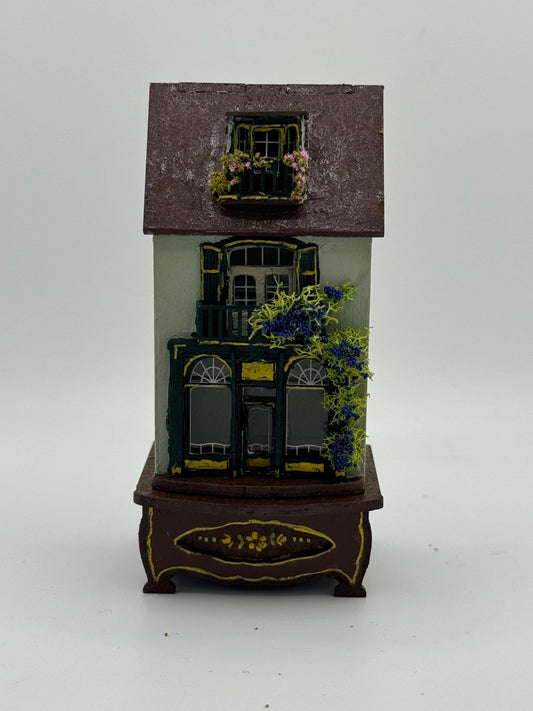 DOLLS HOUSE MINIATURES -   1/144th /1:144th / dutch Scale  - shop with Stand