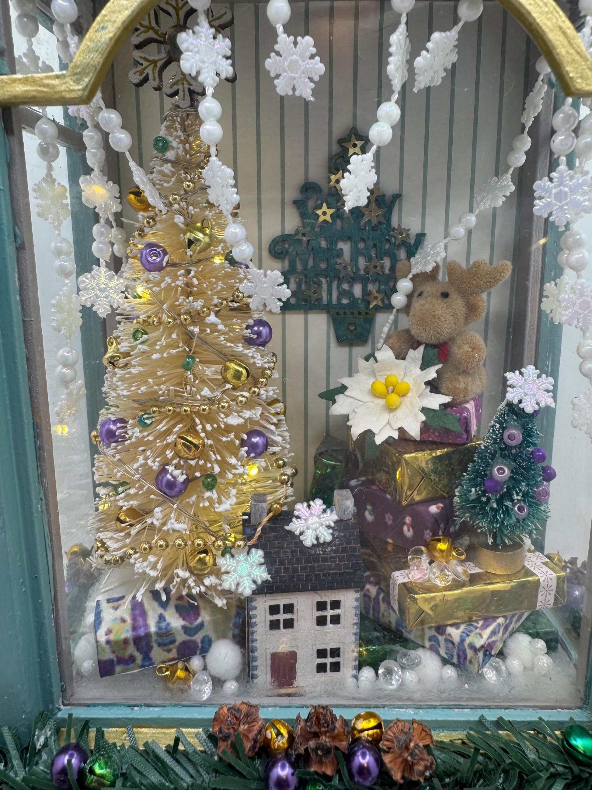 Dolls House Miniatures - Christmas Shop Display Window (can be stand alone display)