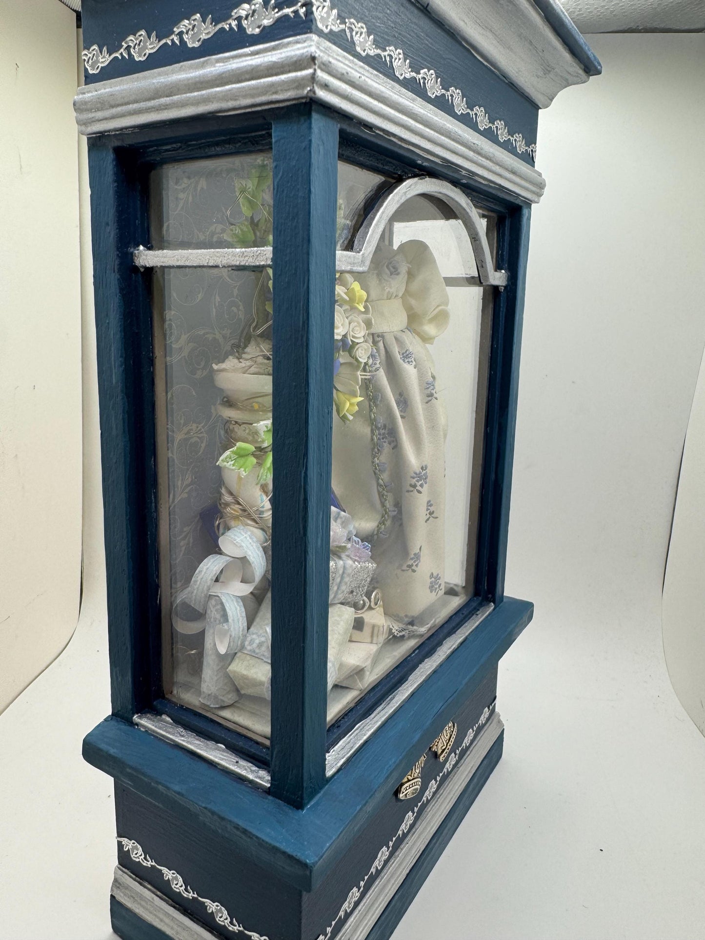 Dolls House Miniatures - Bridal / Dress Shop Display Window (can be stand alone display)