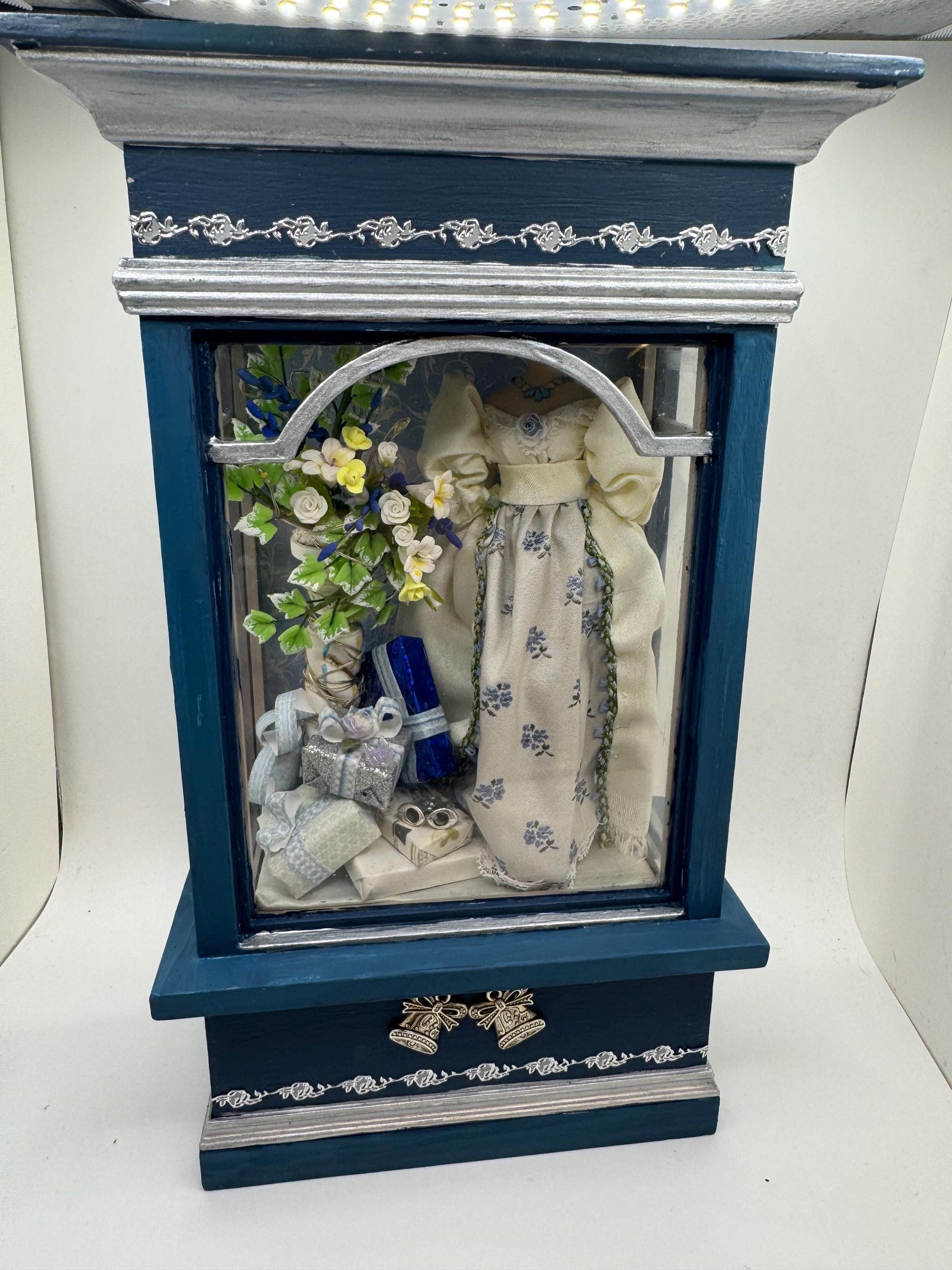 Dolls House Miniatures - Bridal / Dress Shop Display Window (can be stand alone display)