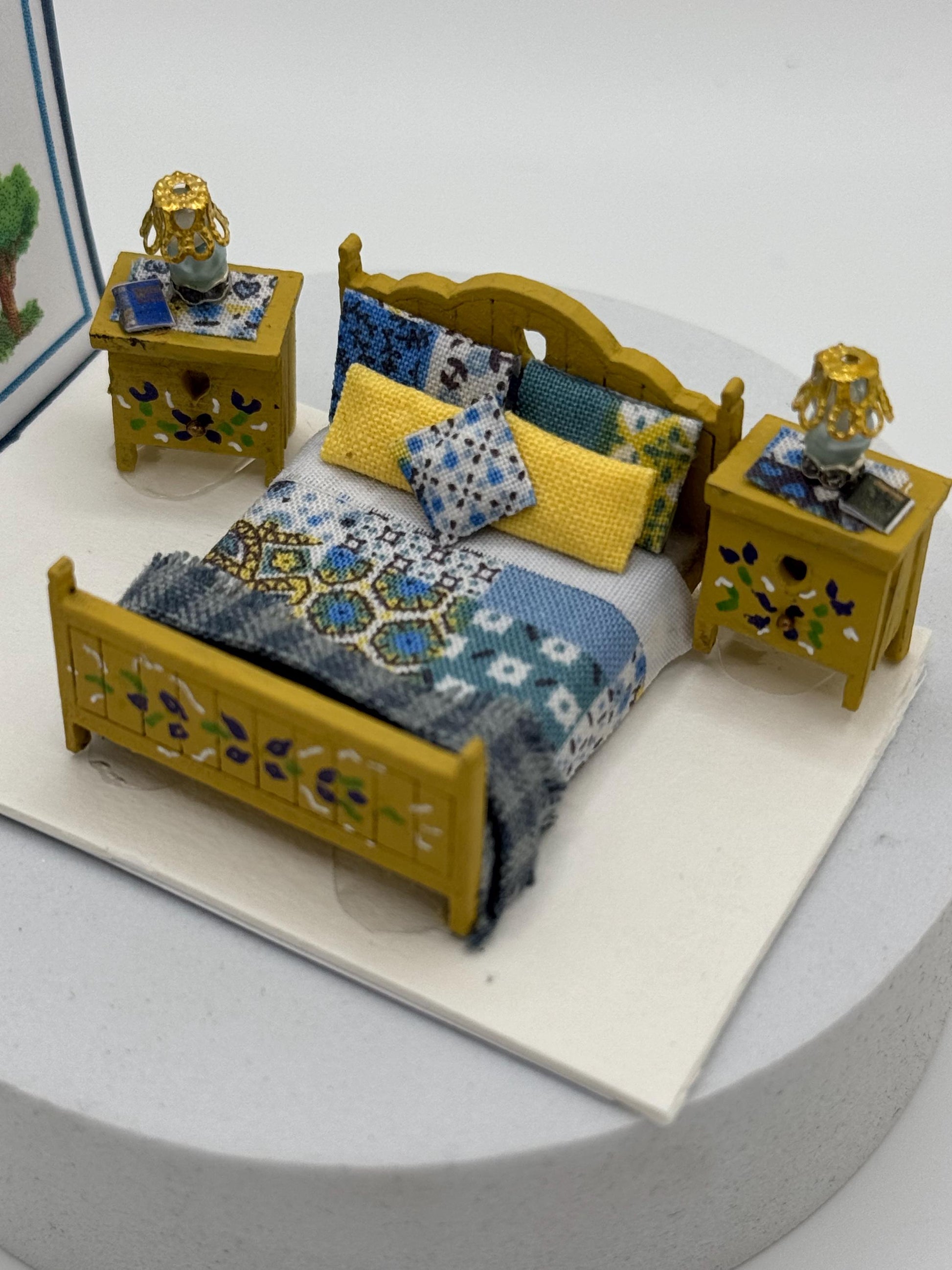 Dolls House 1/48th / 1:48 /Quarter Scale - Double bedroom set