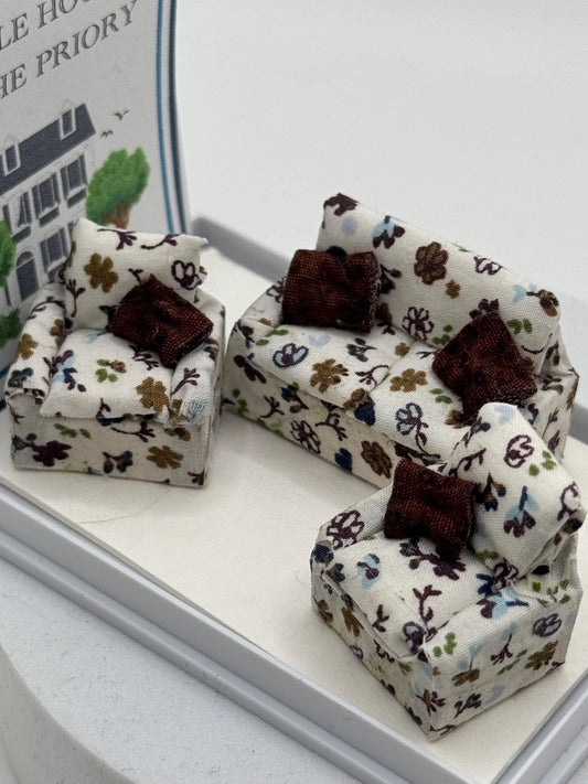 Dolls House 1/48th / 1:48 /Quarter Scale - Armchair / Sofa / Settee  set