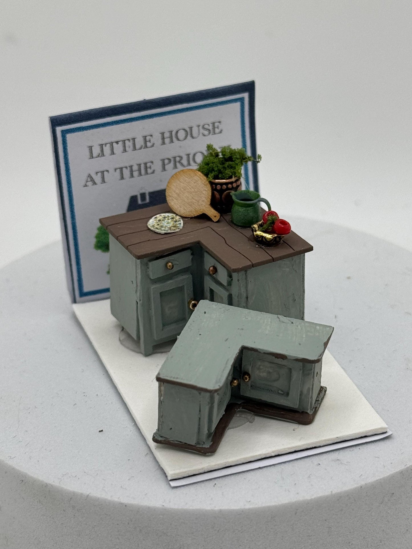 Dolls House 1/48th / 1:48 /  Quarter Scale  corner kitchen unit Cupboard and Wall unit