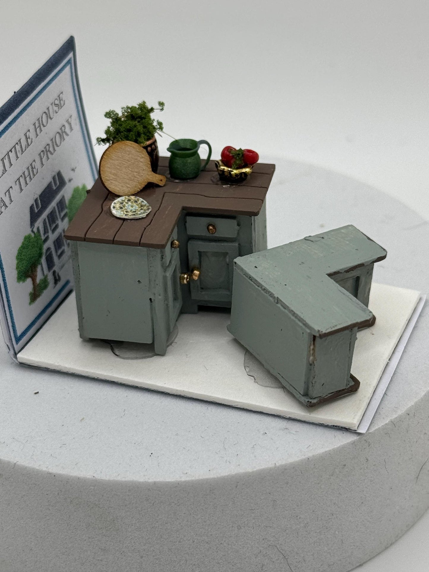 Dolls House 1/48th / 1:48 /  Quarter Scale  corner kitchen unit Cupboard and Wall unit