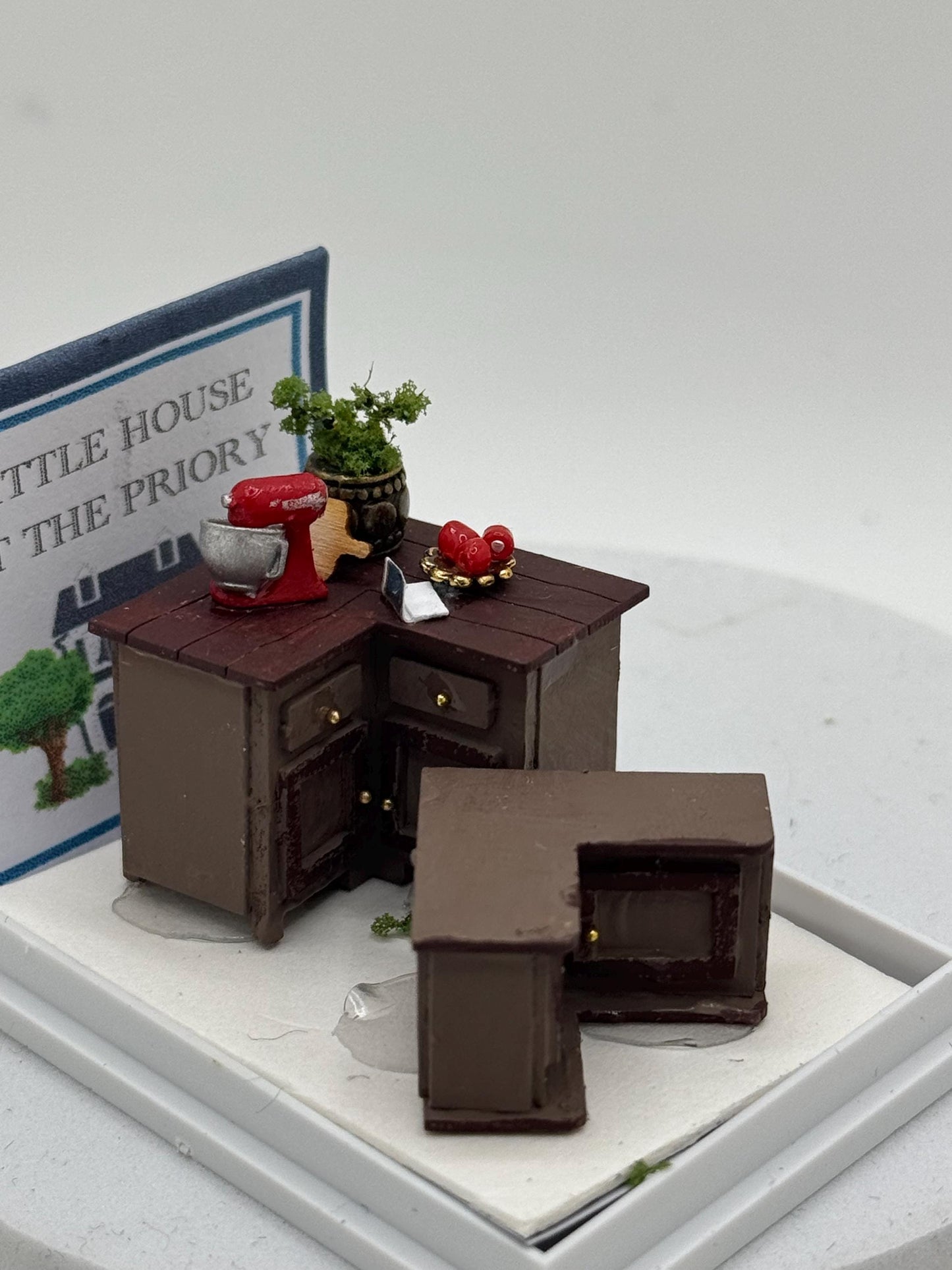 Dolls House 1/48th / 1:48 /  Quarter Scale  corner kitchen unit Cupboard and Wall unit