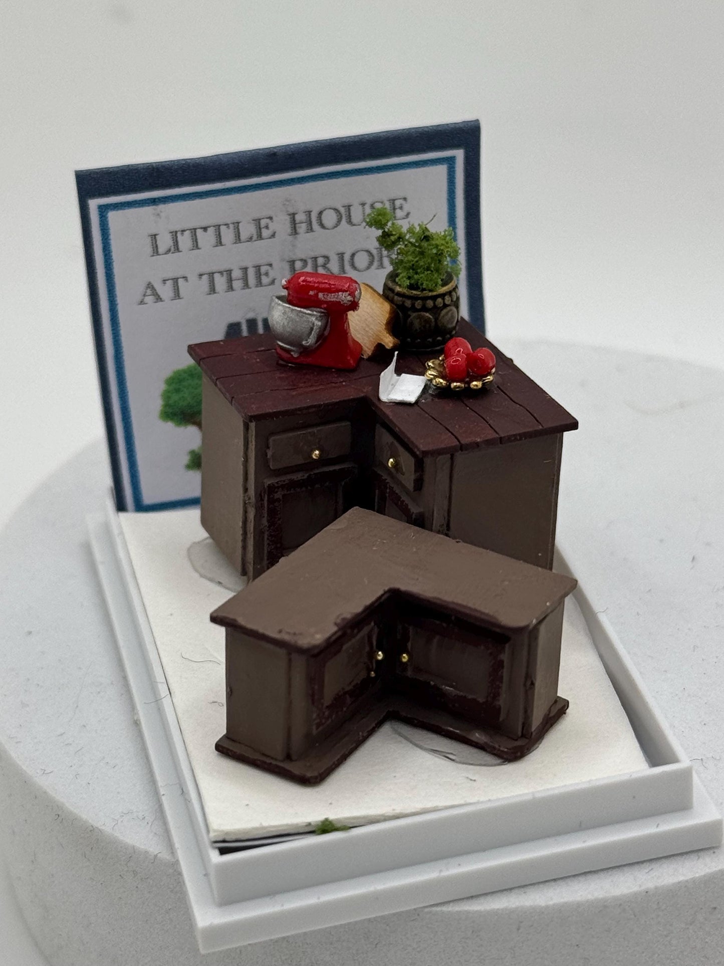 Dolls House 1/48th / 1:48 /  Quarter Scale  corner kitchen unit Cupboard and Wall unit