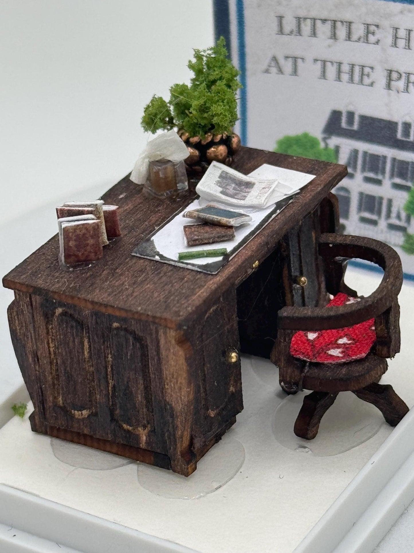 Dolls House 1/48th / 1:48 /  Quarter Scale  Desk and Chair