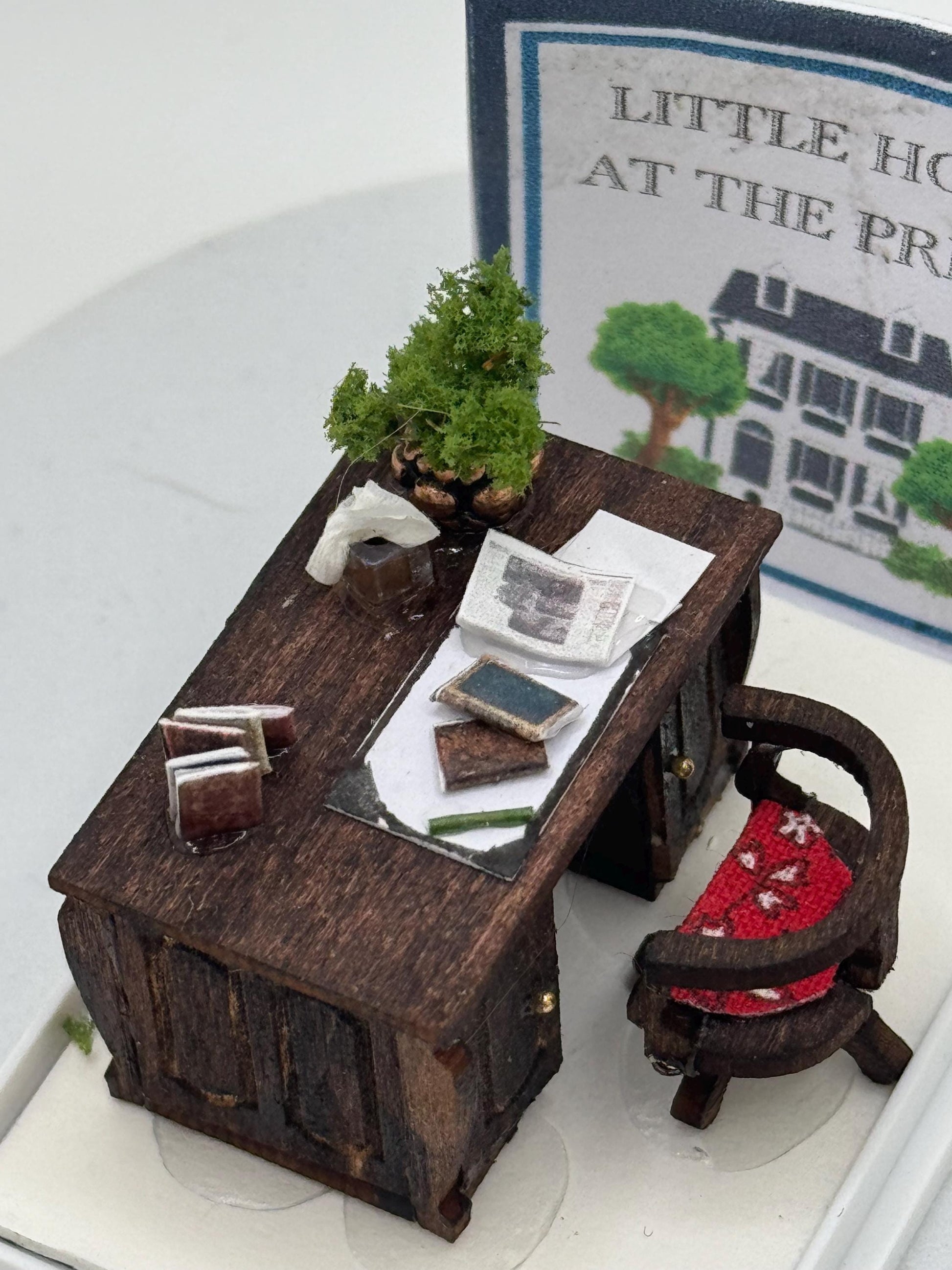 Dolls House 1/48th / 1:48 /  Quarter Scale  Desk and Chair