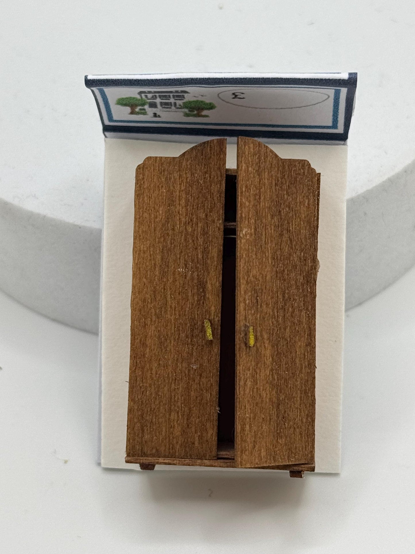 Dolls House 1/48th / 1:48 /Quarter Scale - wardrobe