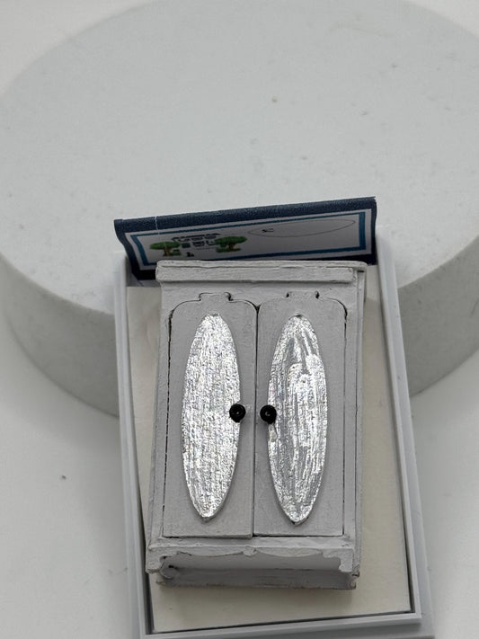 Dolls House 1/48th / 1:48 /Quarter Scale - wardrobe