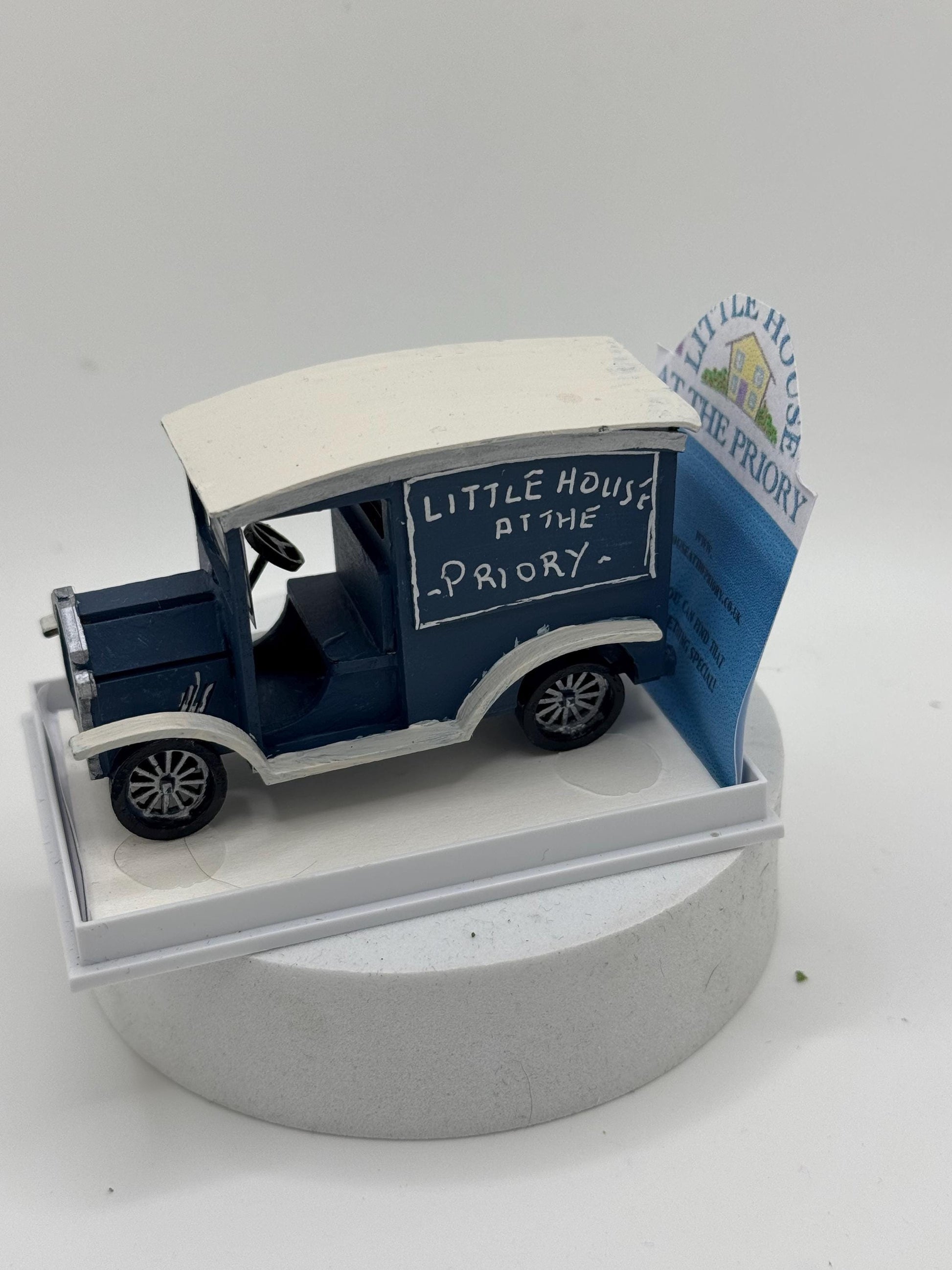 Dolls House 1/48th / 1:48 /Quarter Scale - Shop Van