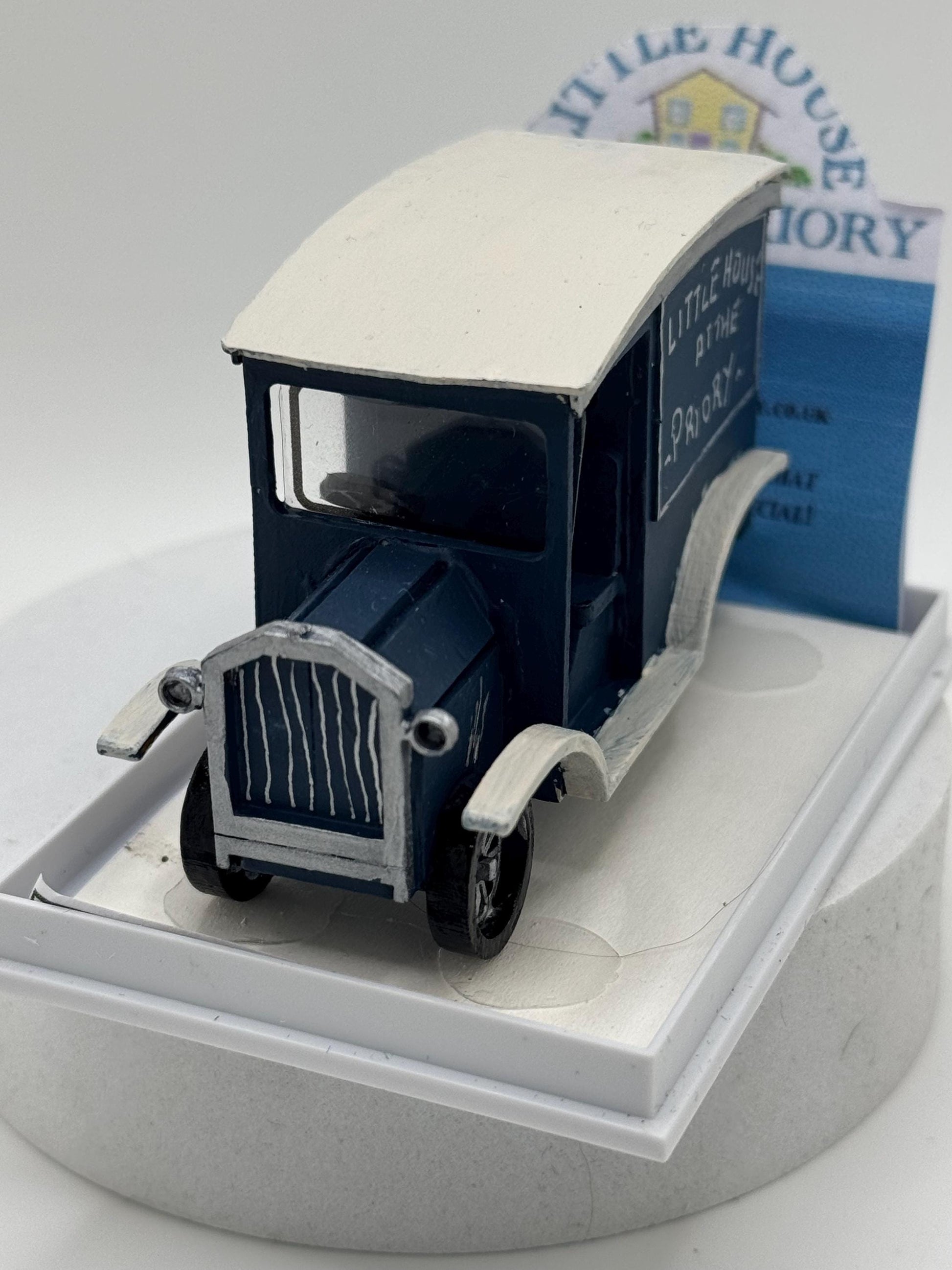 Dolls House 1/48th / 1:48 /Quarter Scale - Shop Van