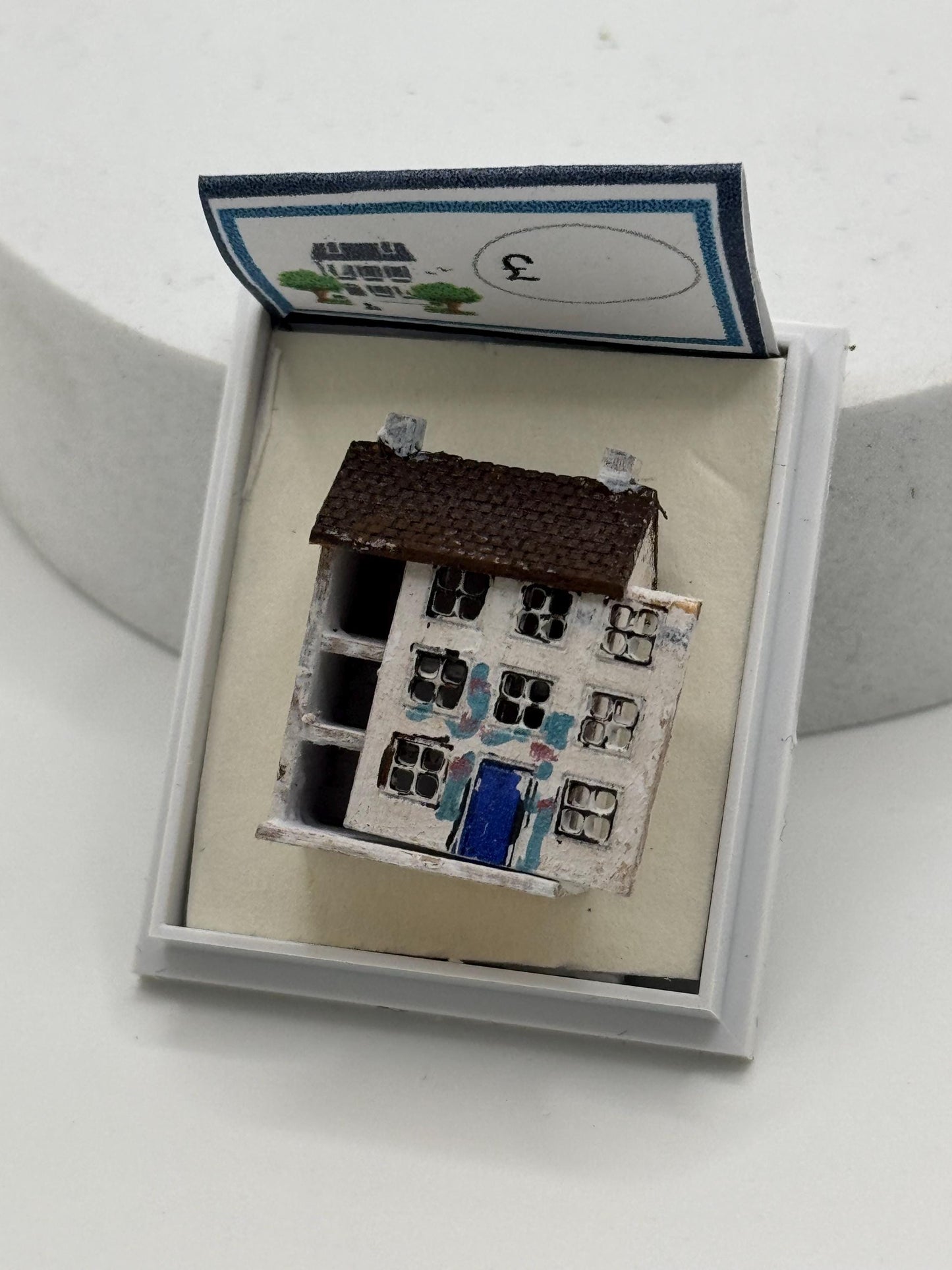 Dolls House 1/48th / 1:48 /Quarter Scale - large DollsHouse