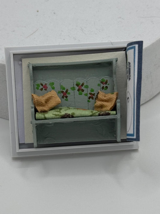 Dolls House 1/48th / 1:48 /Quarter Scale - settle / bench