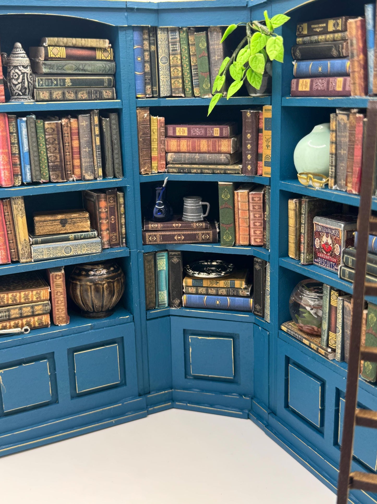 Dolls House Miniatures - 1/12th Peacock Blue Corner Bookshelf / Bookcase