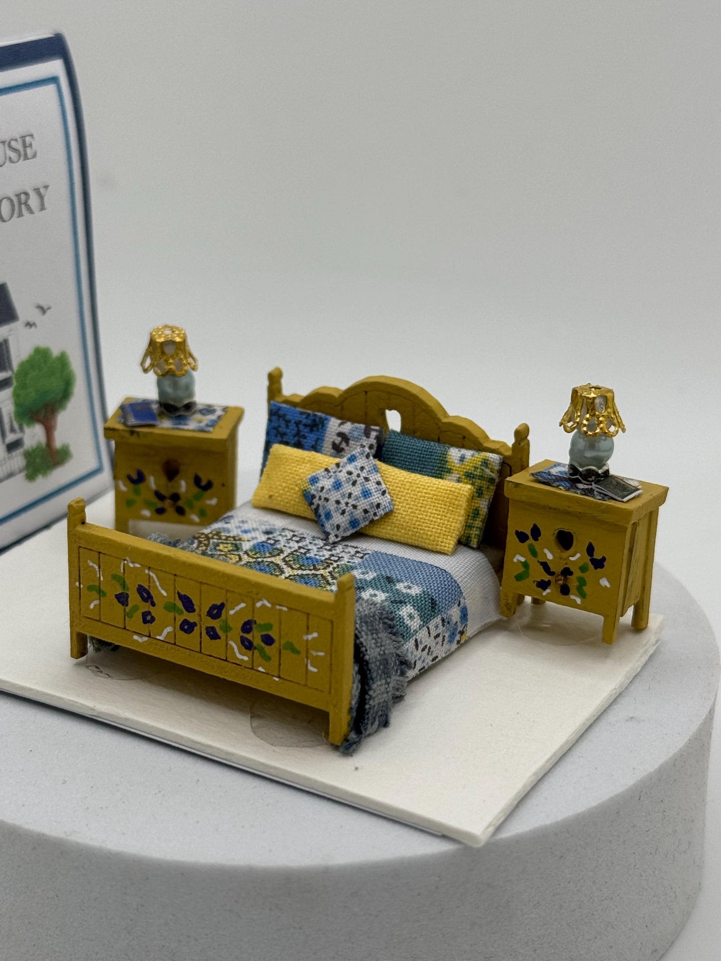 Dolls House 1/48th / 1:48 /Quarter Scale - Double bedroom set