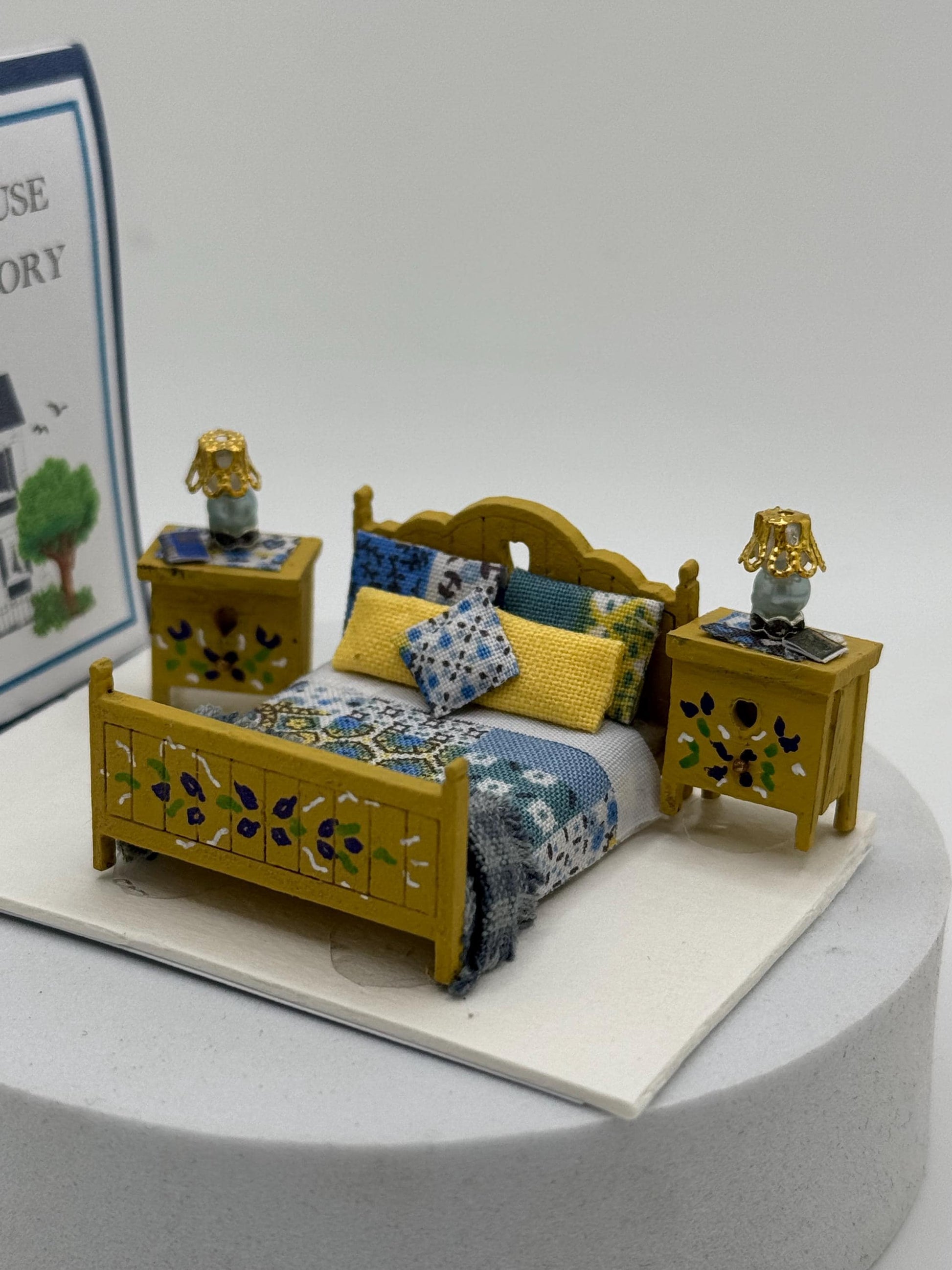 Dolls House 1/48th / 1:48 /Quarter Scale - Double bedroom set