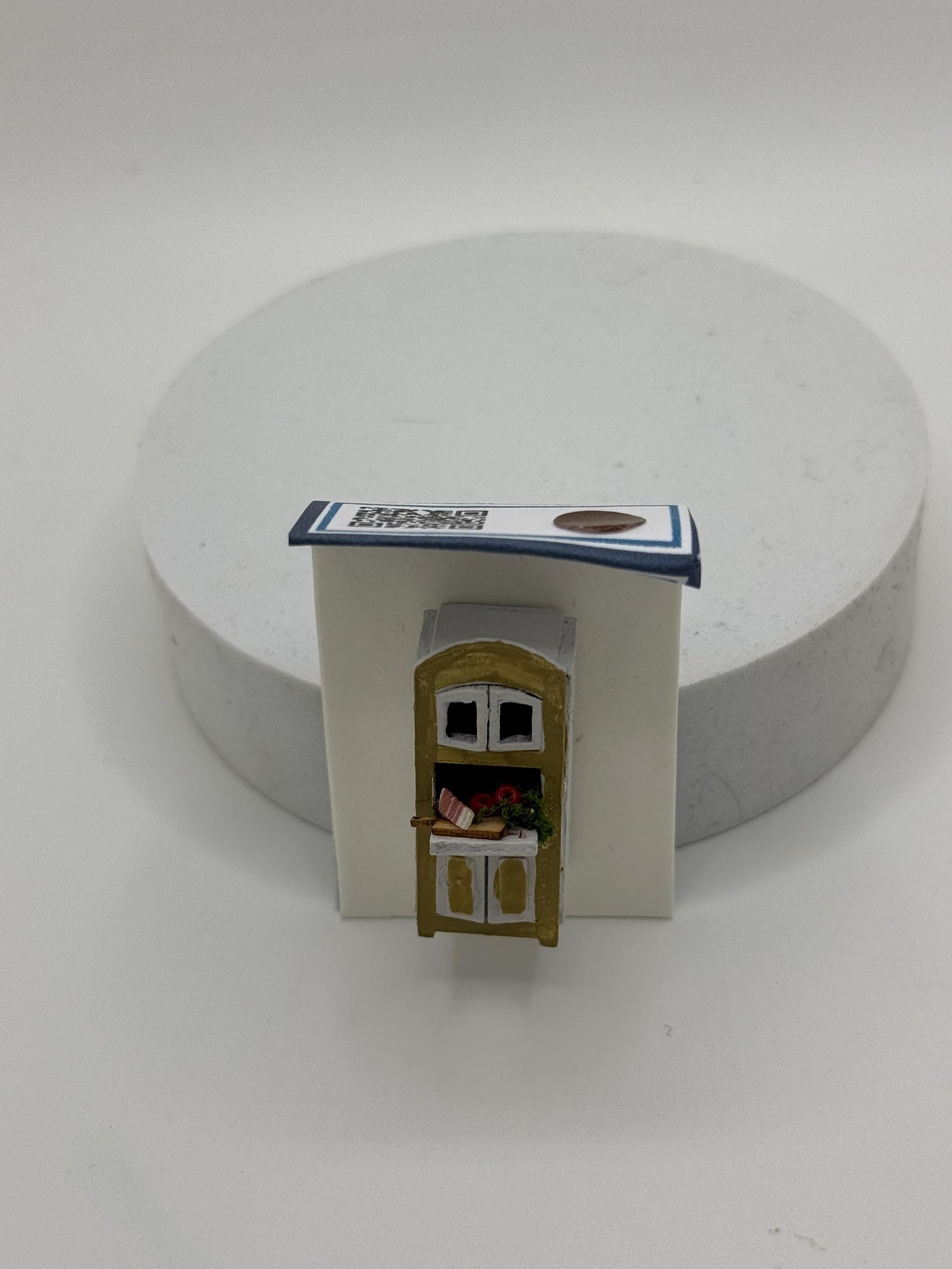 Dolls House 1/48th / 1:48 /  Quarter Scale vintage kitchen Cupboard