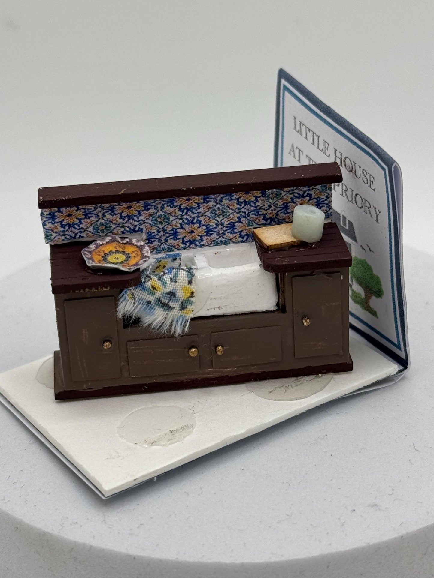 Dolls House 1/48th / 1:48 /  Quarter Scale  kitchen sink / Cupboard