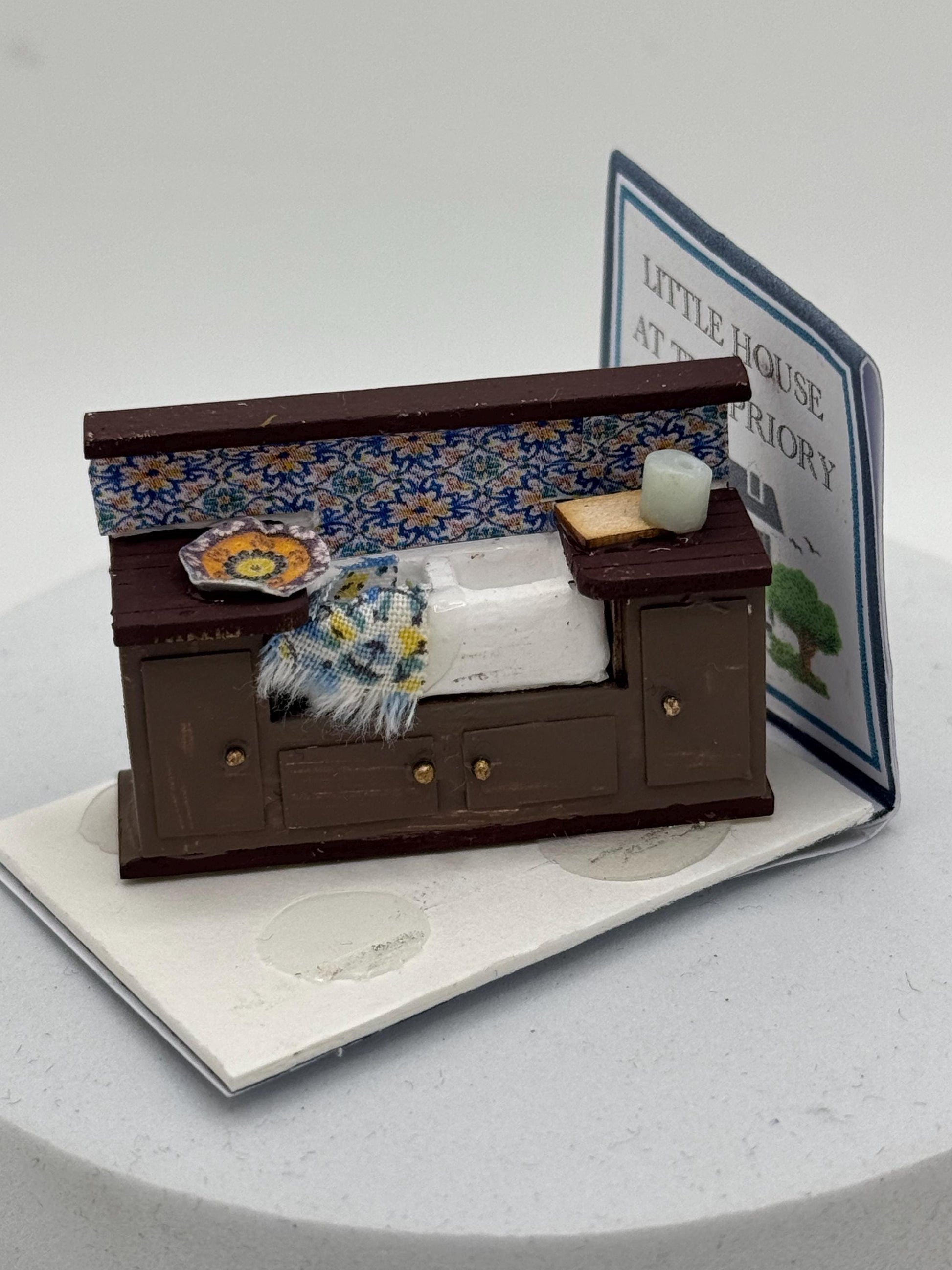 Dolls House 1/48th / 1:48 /  Quarter Scale  kitchen sink / Cupboard