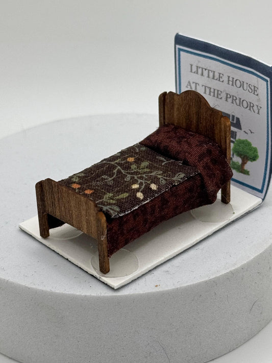Dolls House 1/48th / 1:48 /Quarter Scale - Single bed