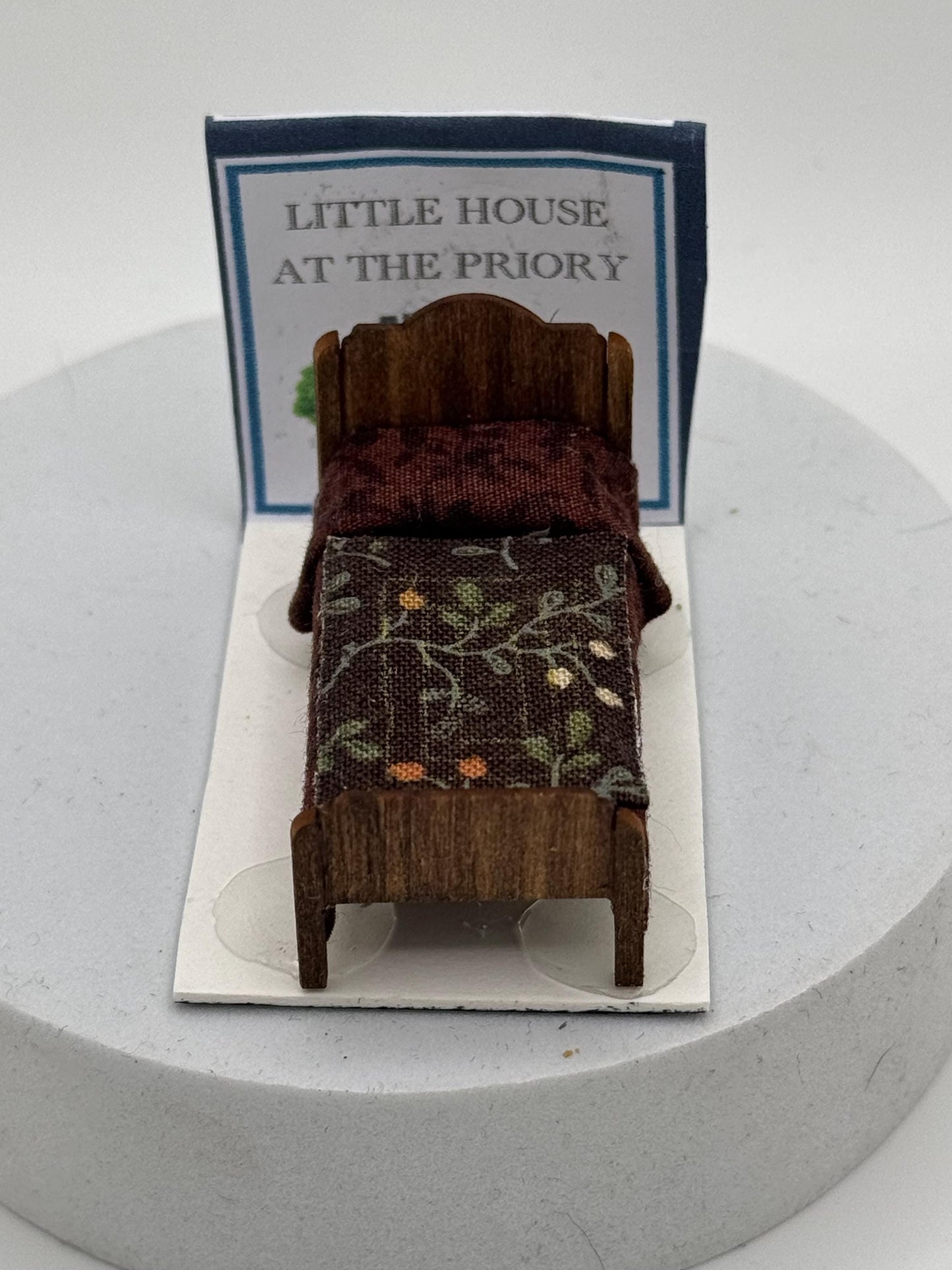 Dolls House 1/48th / 1:48 /Quarter Scale - Single bed