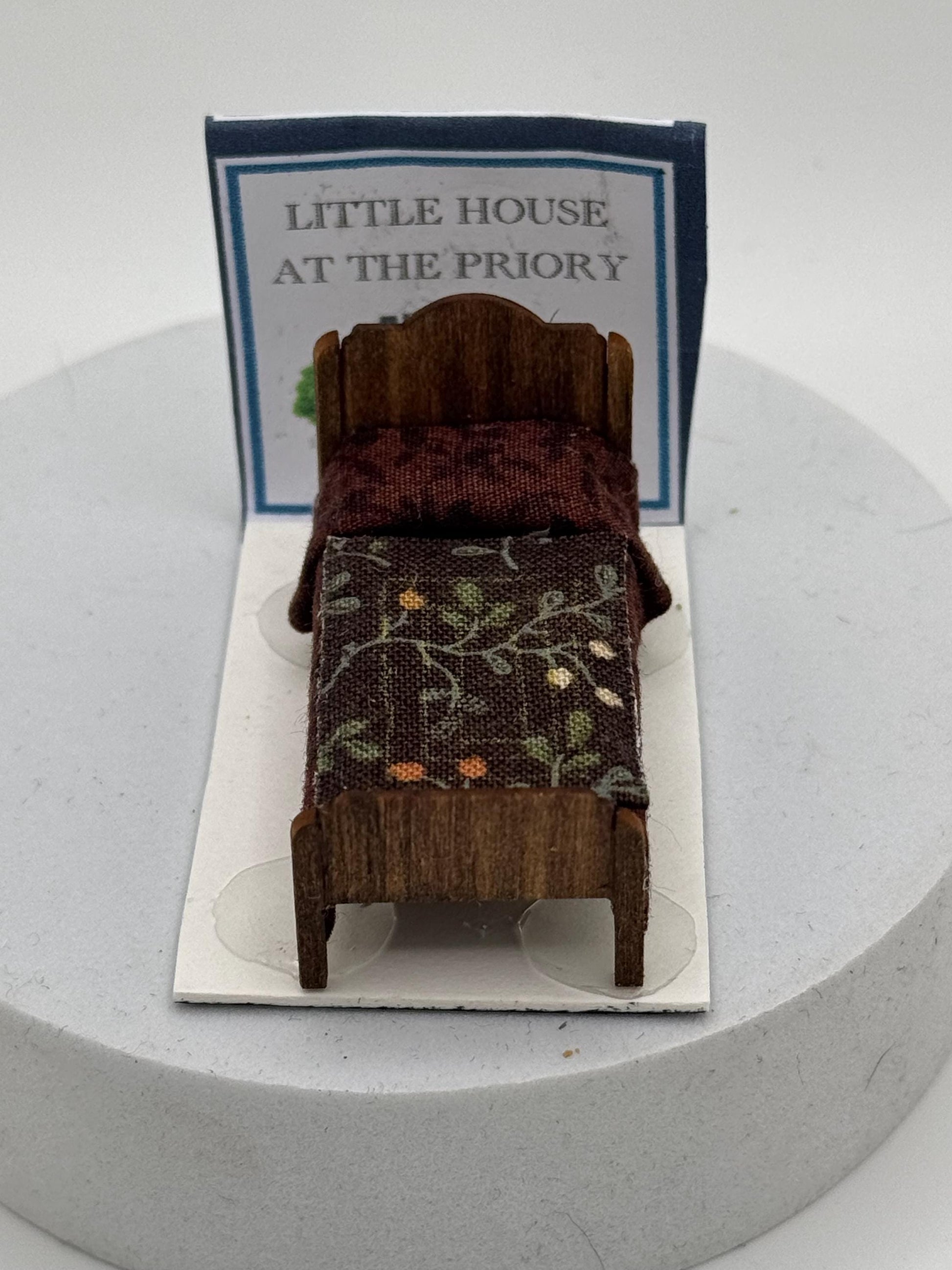 Dolls House 1/48th / 1:48 /Quarter Scale - Single bed