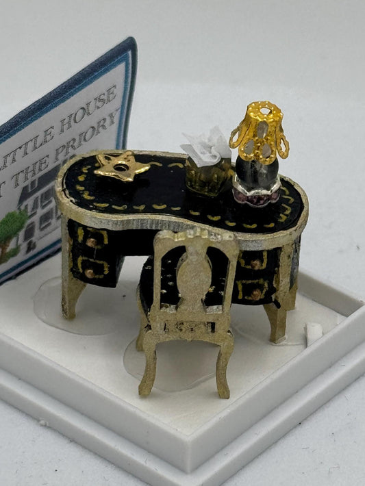 Dolls House 1/48th / 1:48 /Quarter Scale - dressing table