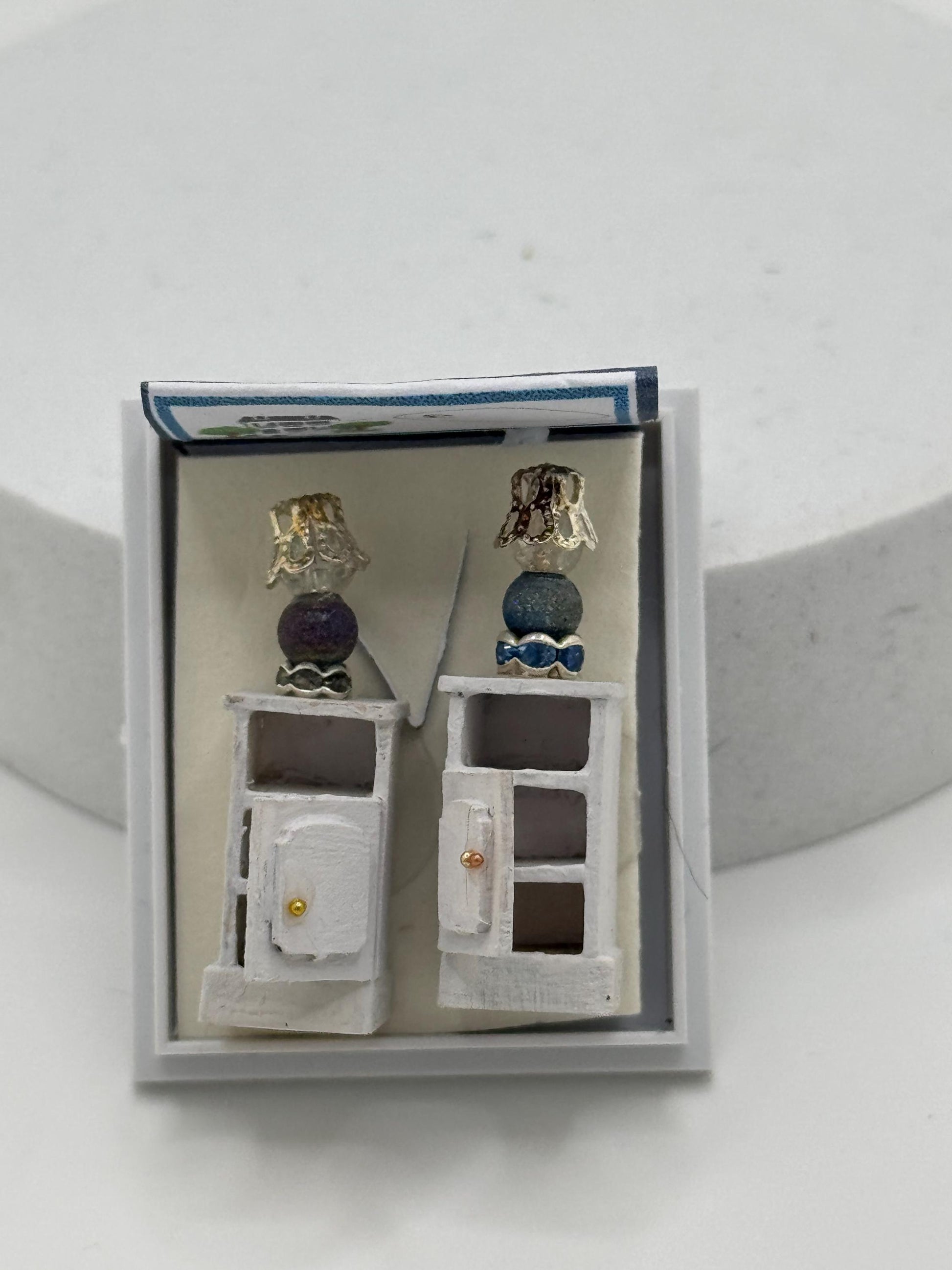 Dolls House 1/48th / 1:48 /Quarter Scale - s/2 bedside tables