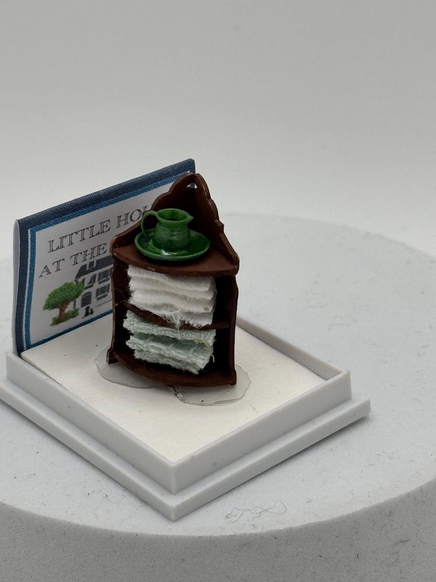 Dolls House 1/48th / 1:48 /Quarter Scale - corner washstand