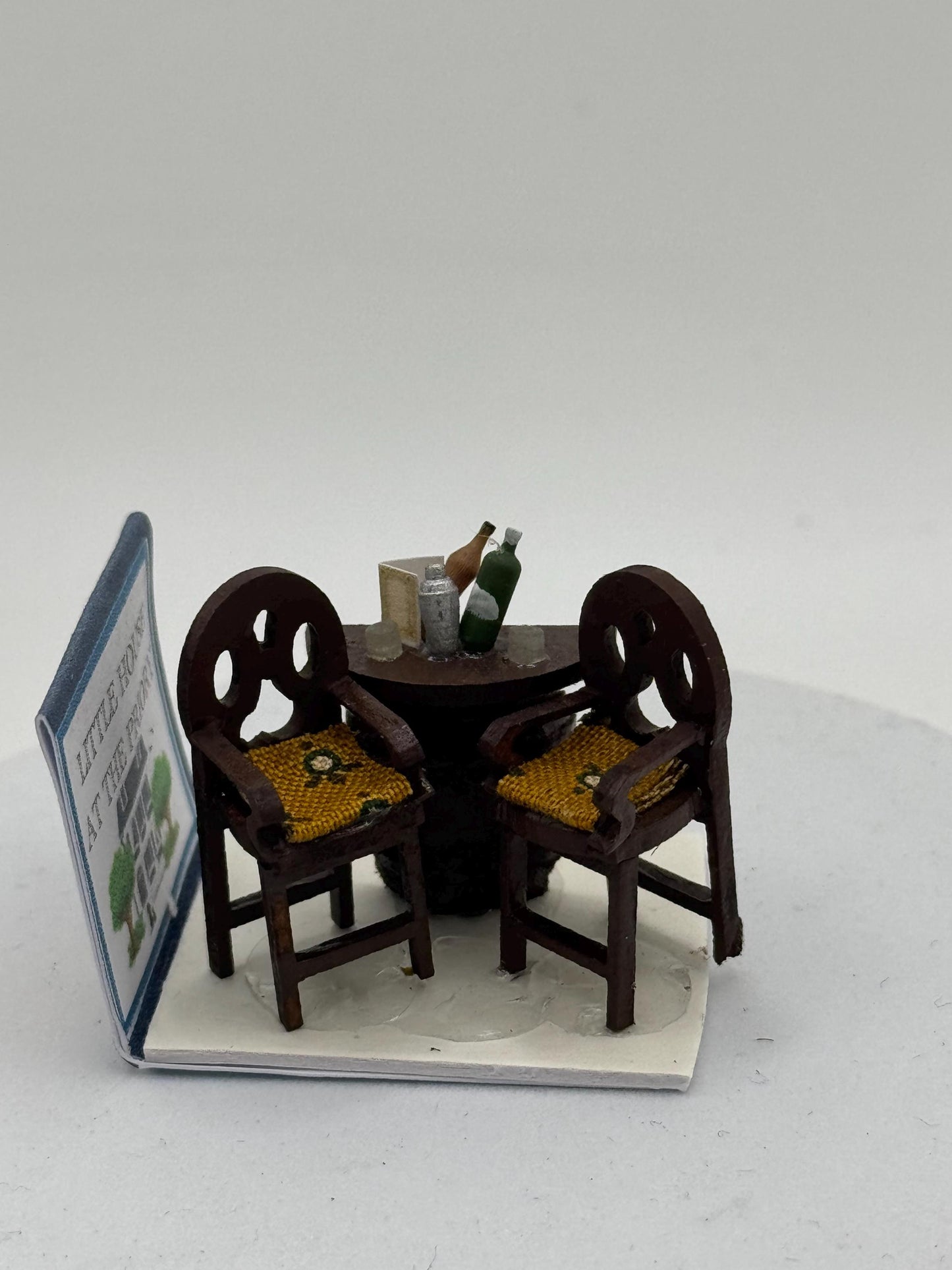 Dolls House 1/48th / 1:48 /Quarter Scale - barrel table and chairs (wine)