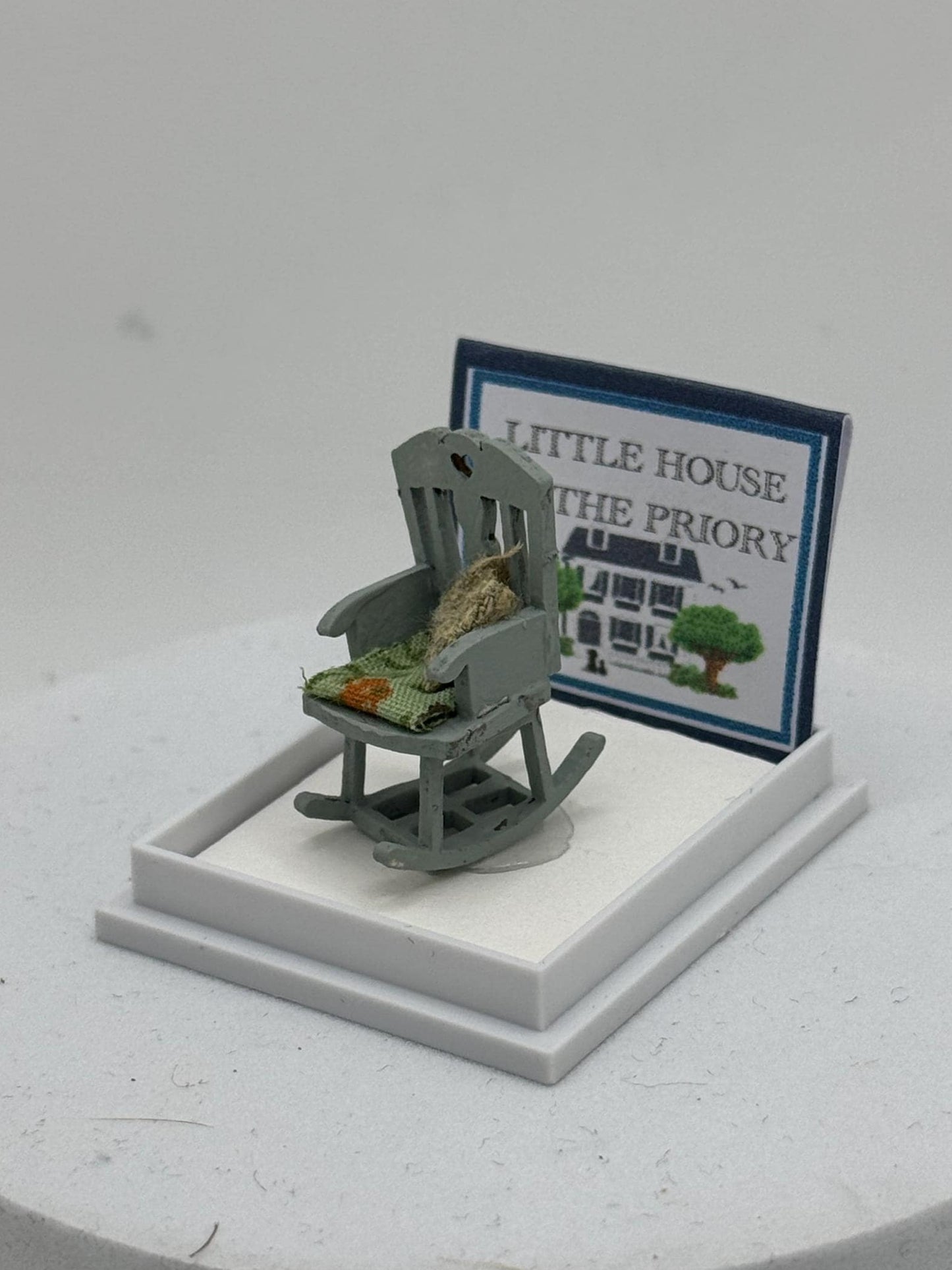 Dolls House 1/48th / 1:48 /Quarter Scale - rocking chair
