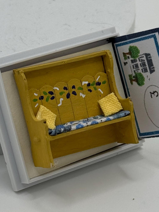 Dolls House 1/48th / 1:48 /Quarter Scale - settle / bench