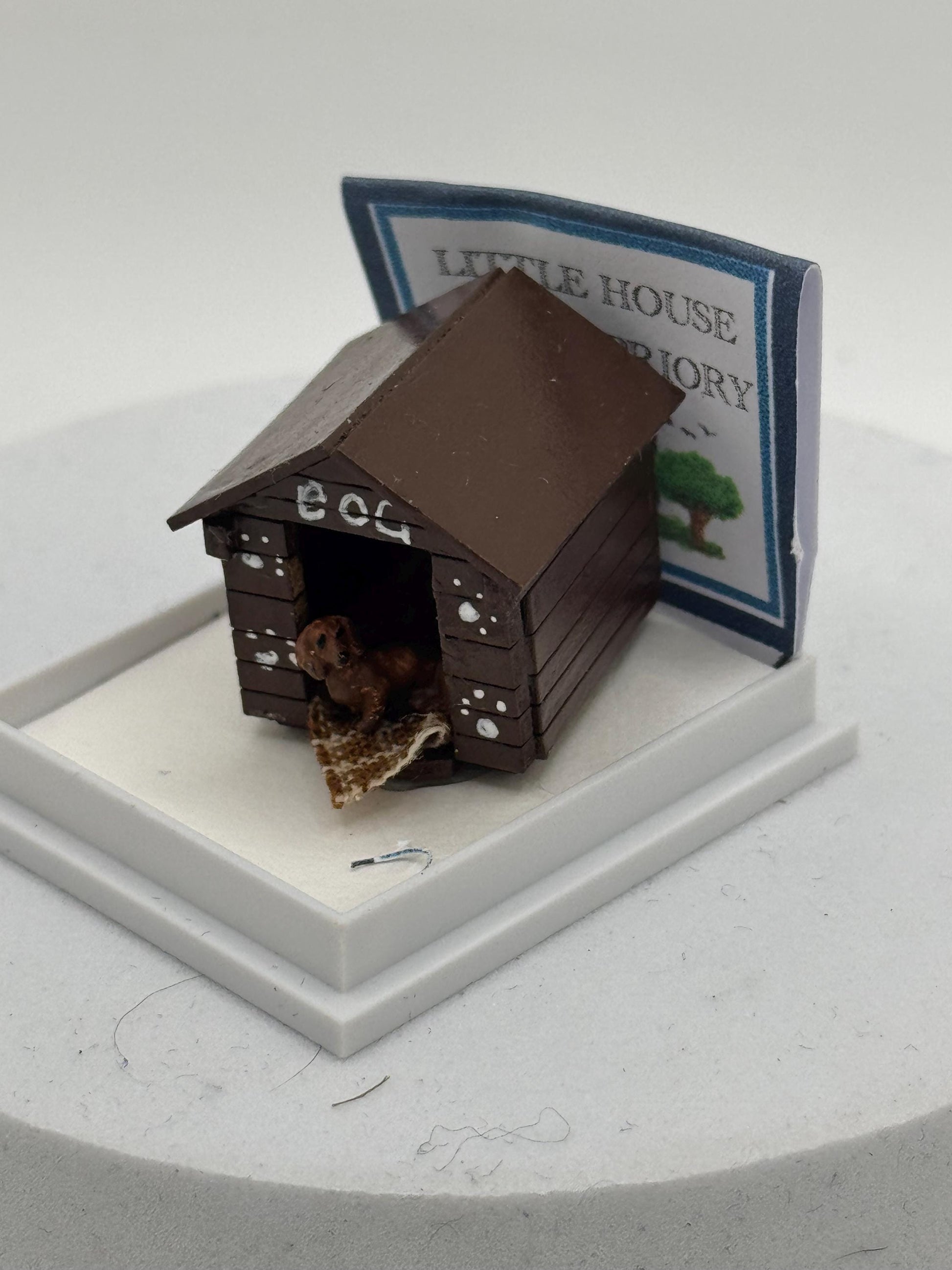 Dolls House 1/48th / 1:48 /Quarter Scale - dog kennel
