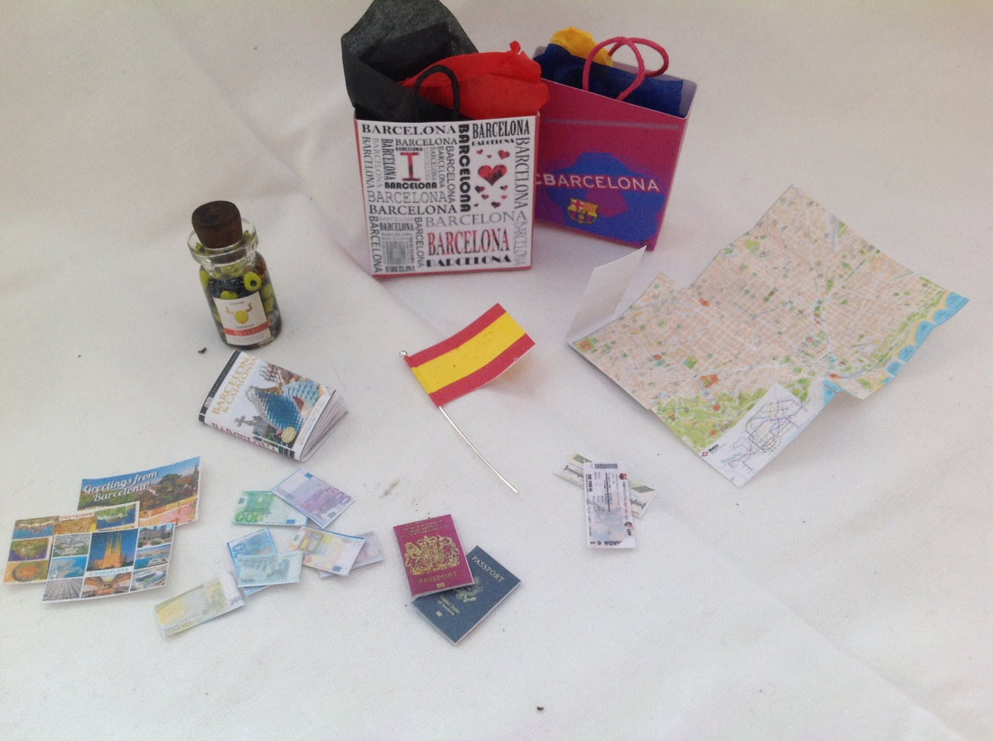 Dolls House Miniatures - 1/12th World Series travellers set - London, Rome, Barcelona, Venice