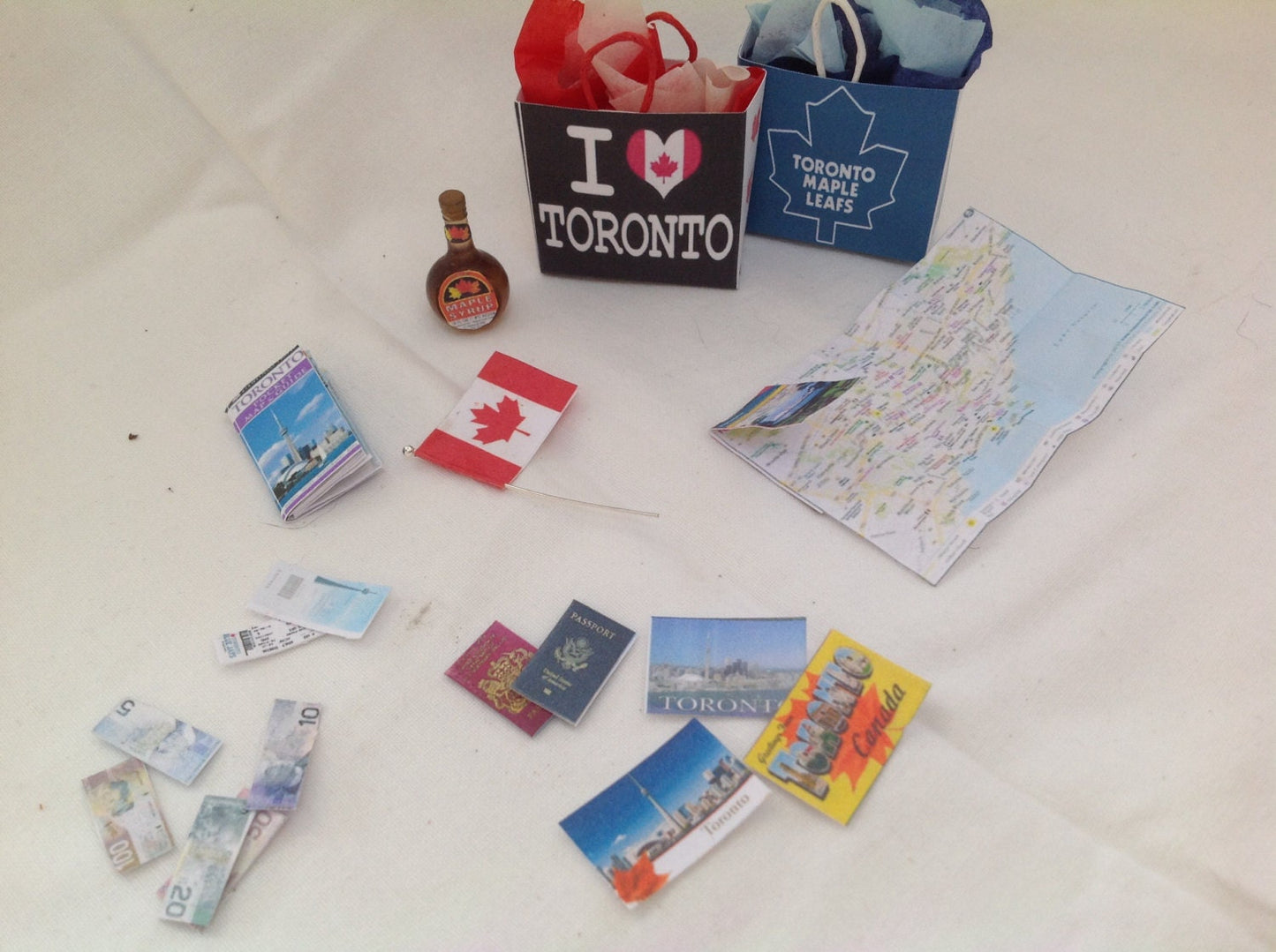 Dolls House Miniatures - 1/12th World Series travellers set - New York, San francisco, Toronto, Scotland