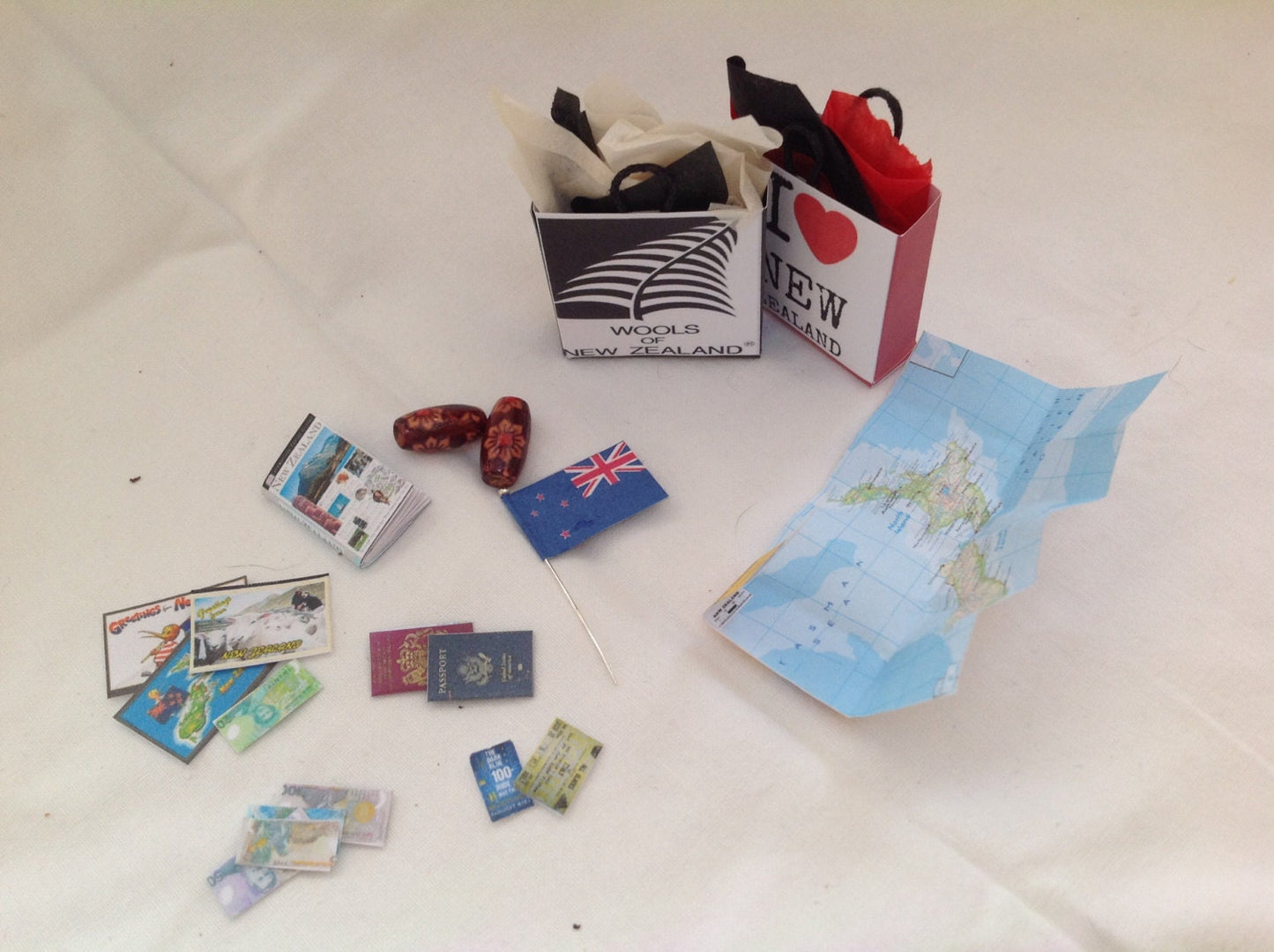 Dolls House Miniatures - 1/12th World Series travellers set - Australia, new zealand, moscow