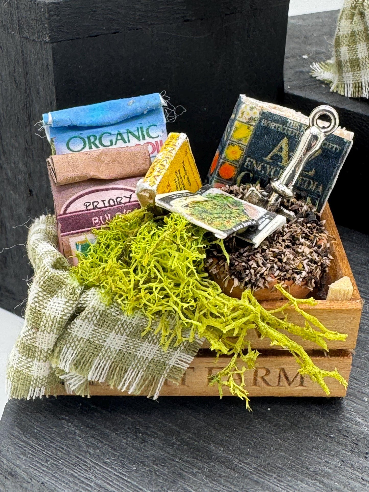 Dolls House Miniatures - 1/12th  - Gardeners Crate x1