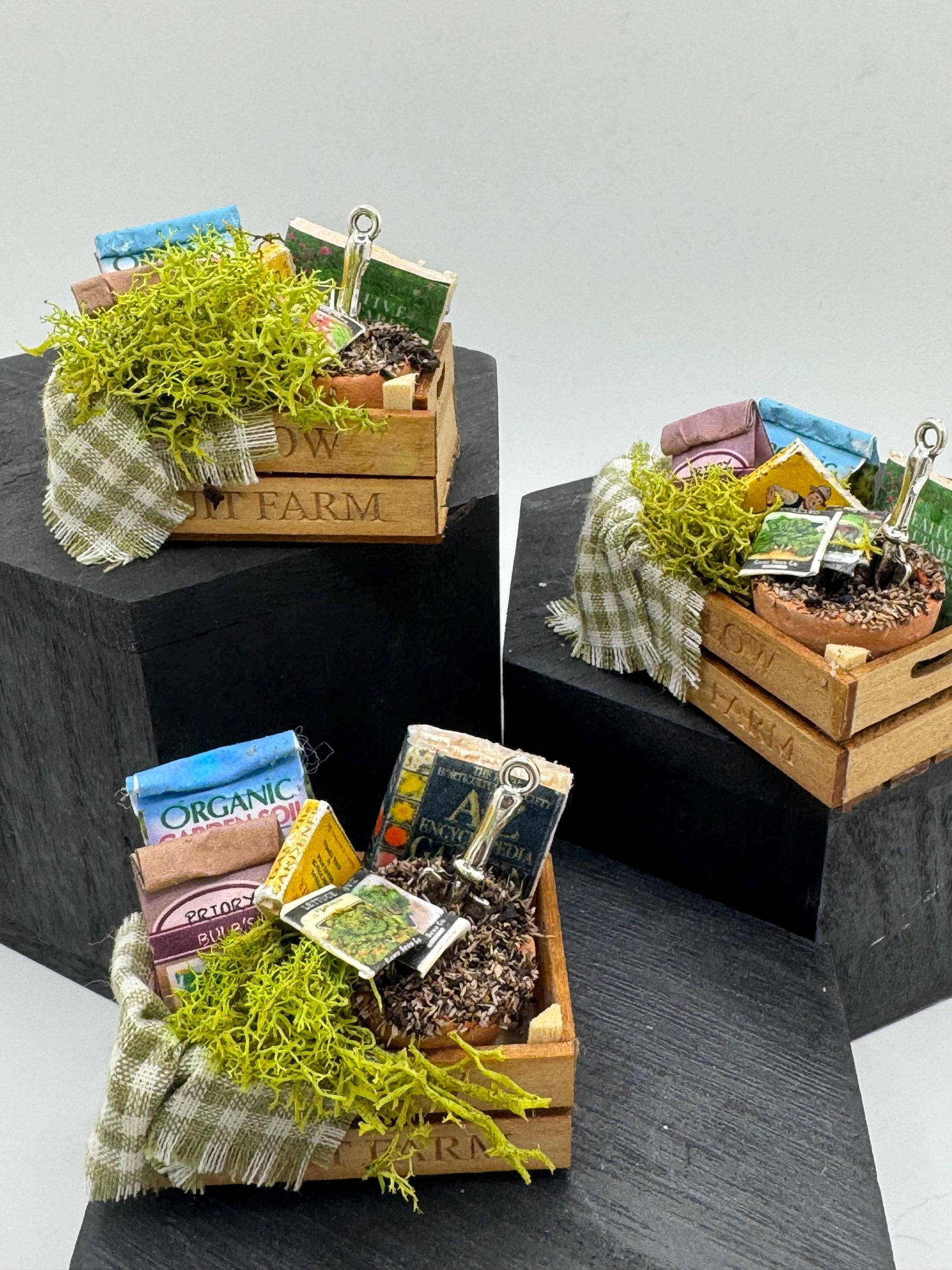 Dolls House Miniatures - 1/12th  - Gardeners Crate x1
