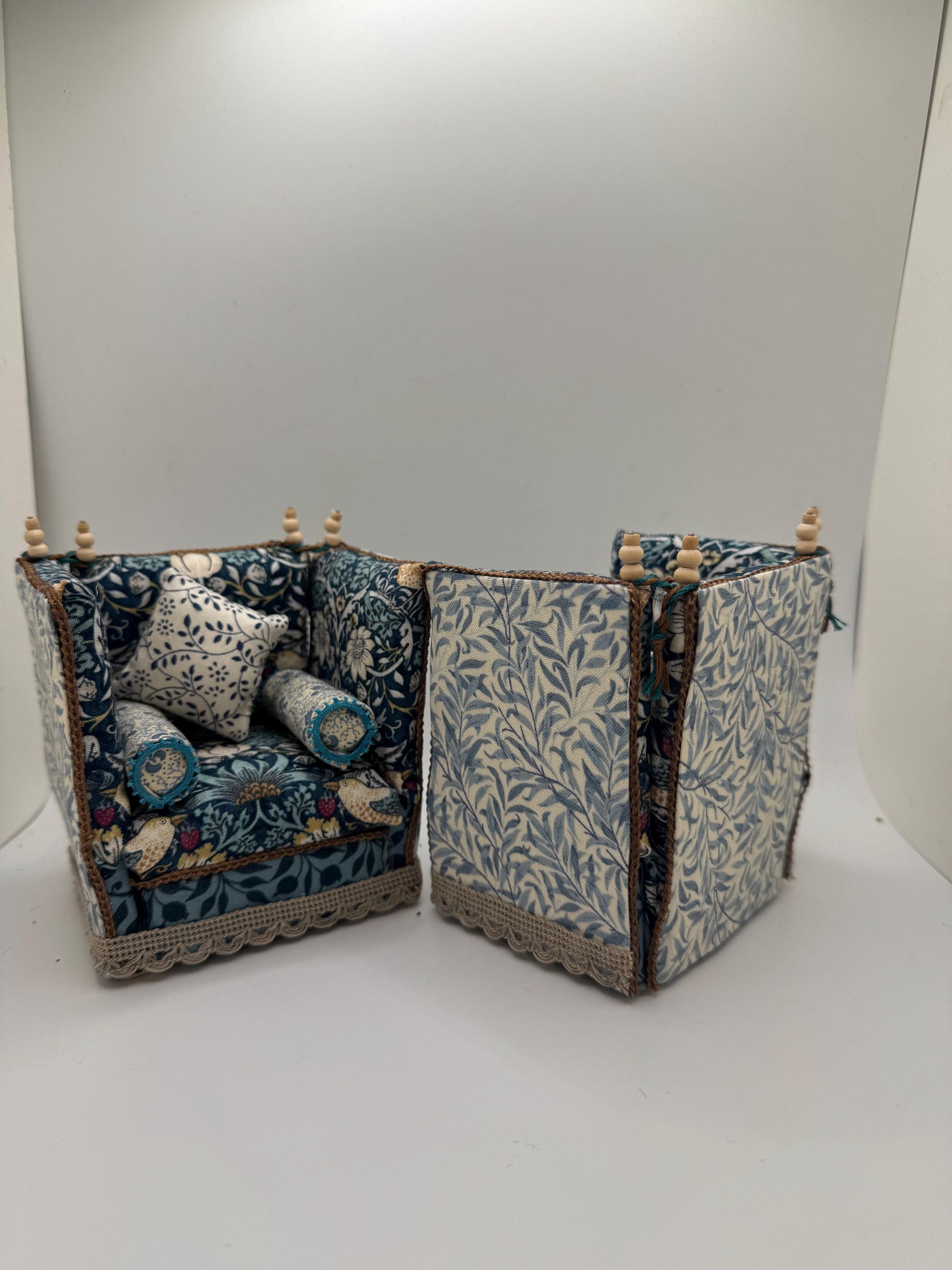 Dolls House Miniatures - 1/12th William Morris Knole chair x 1